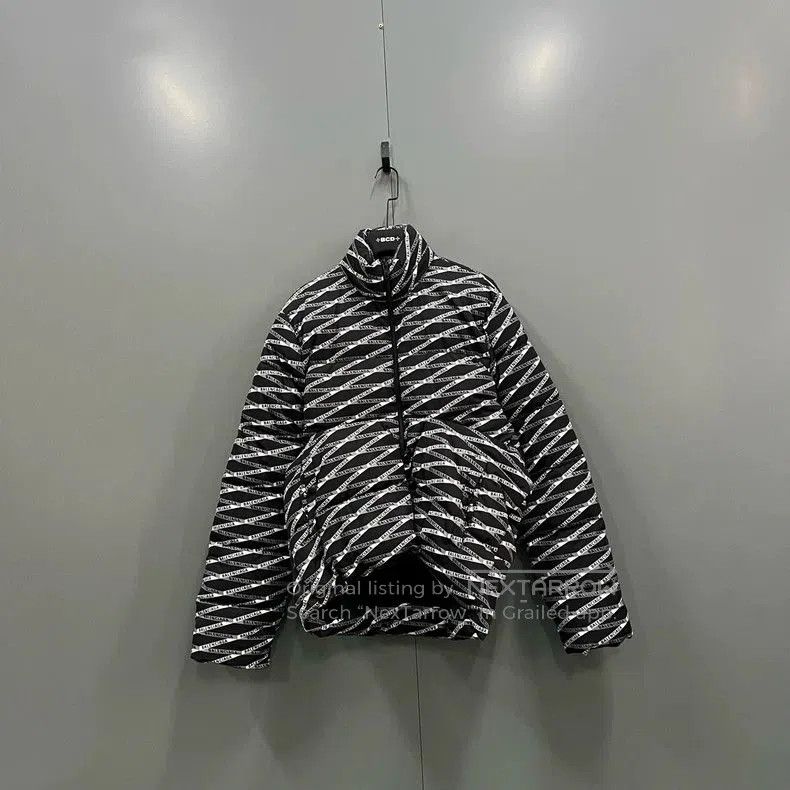 Balenciaga Balenciaga Logo Print Stand Collar Down Jacket. Size US XL / EU 56 / 4 - 1 Thumbnail