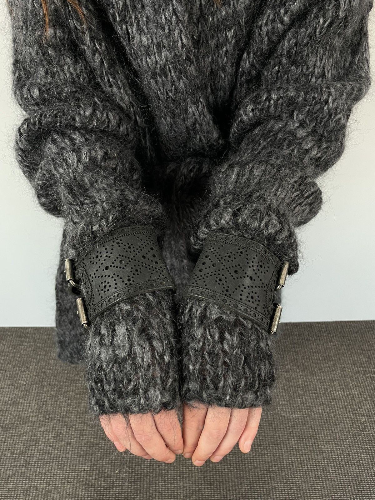 Alexander McQueen 🔥RARE🔥Alexander McQueen Asymmetric Wool Knitted Coat sz M Size M / US 6-8 / IT 42-44 - 7 Thumbnail