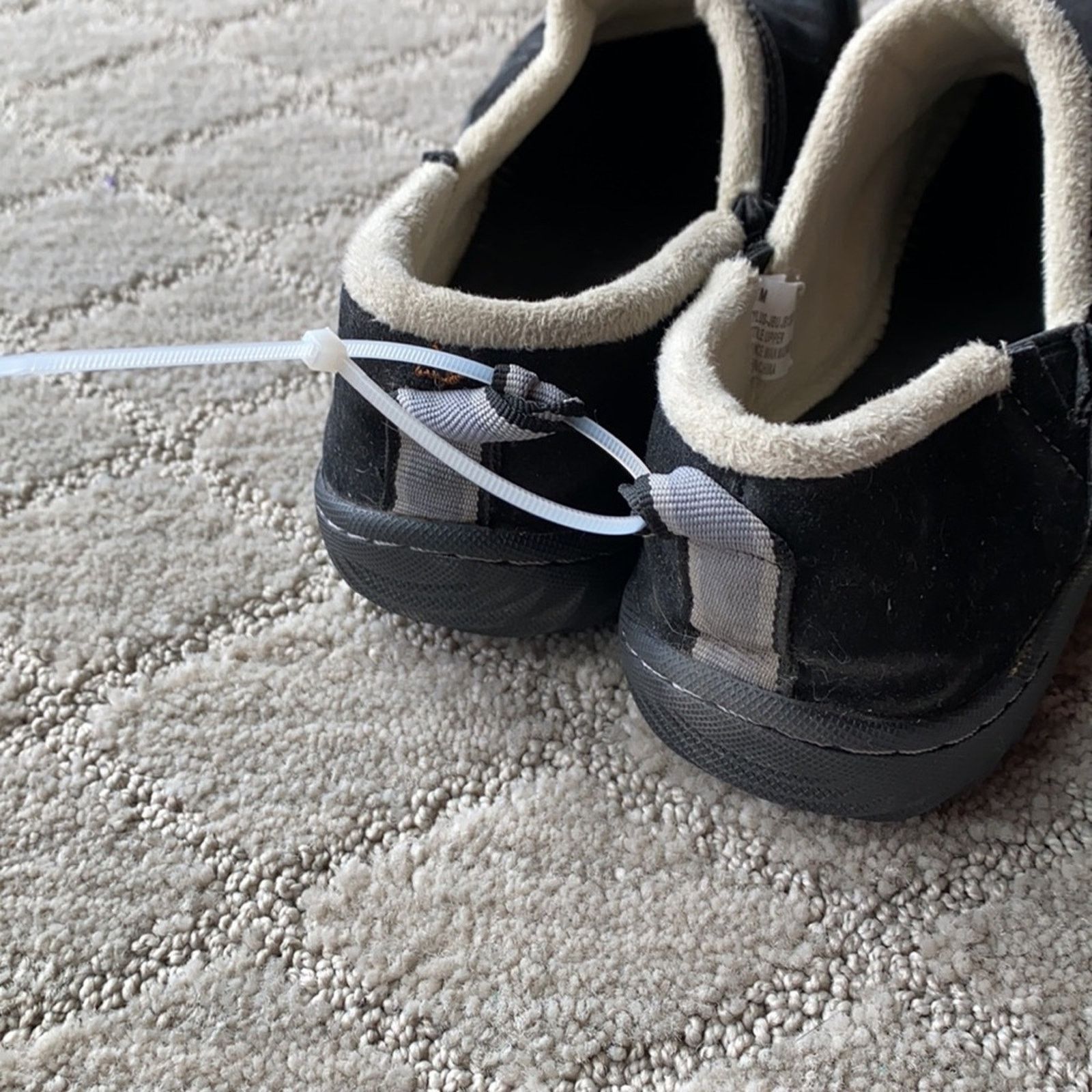 Other Jambu Black Velvet sherpa Lined All Terra Traction SlipOn Size US 7 / IT 37 - 8 Thumbnail