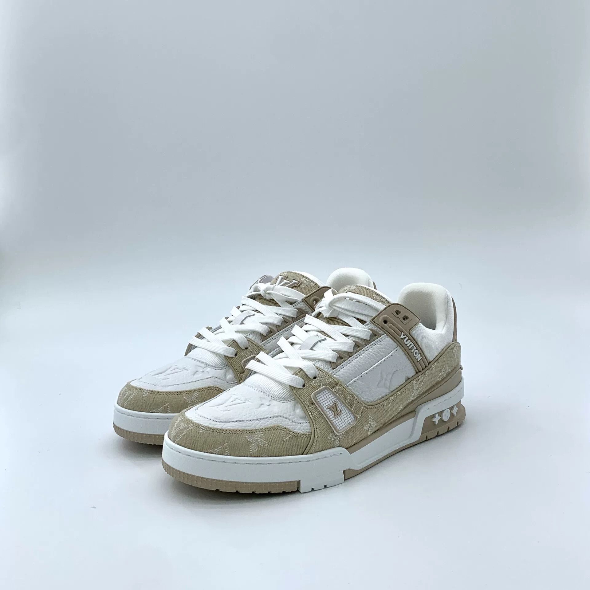 Louis Vuitton Louis Vuitton Beige Lowtop Sneakers 41.5 Men Size US 9 / EU 42 - 1 Thumbnail