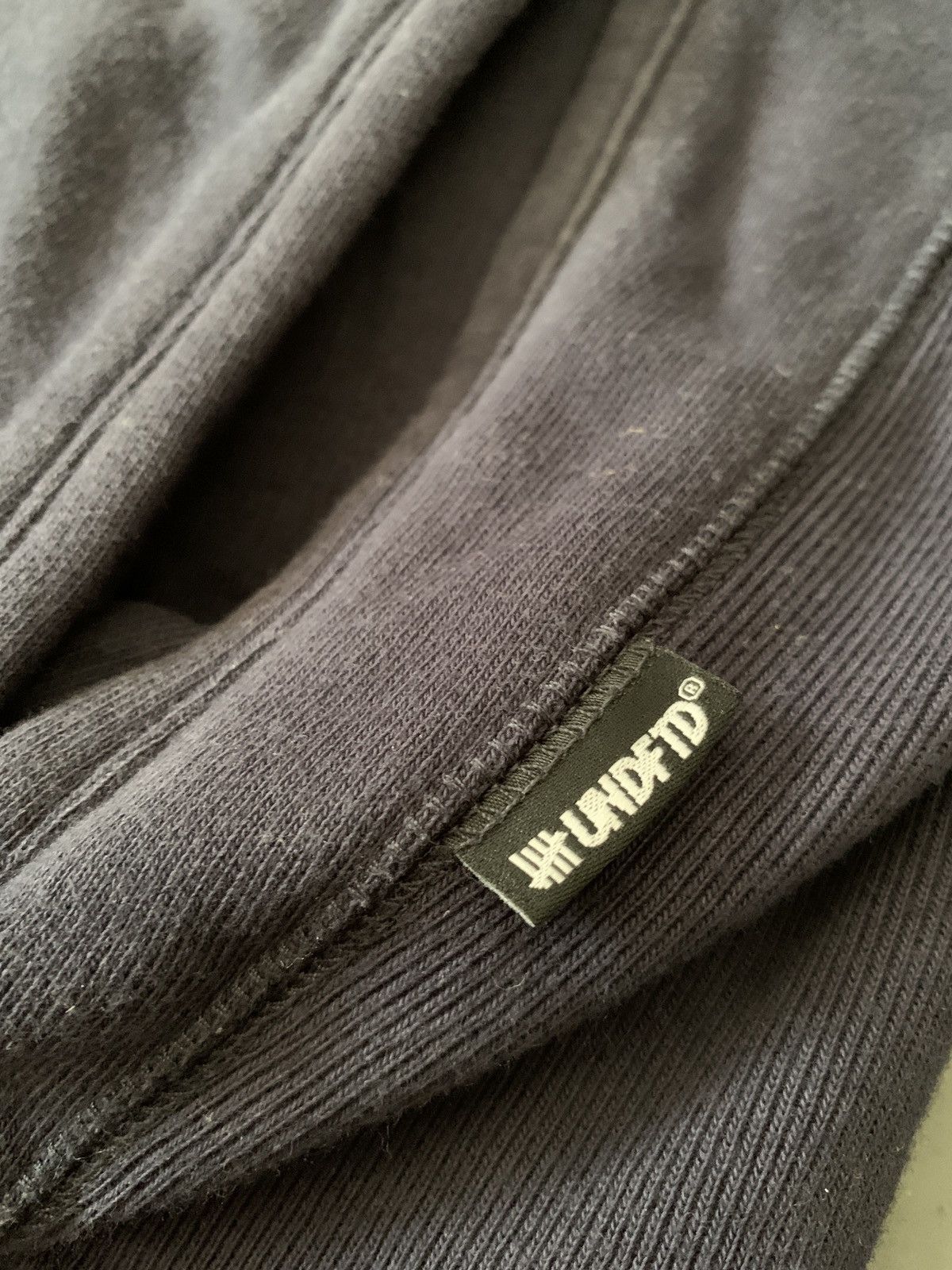 Undefeated RARE Undefeated Embroidered silk-lined hoodie jacket size L Size US L / EU 52-54 / 3 - 10 Thumbnail