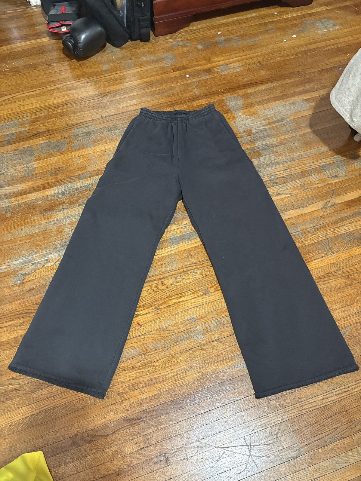 Balenciaga × Gap × Yeezy Yeezy GAP Engineered by Balenciaga Sweatpants Size US 26 / EU 42 - 1 Thumbnail
