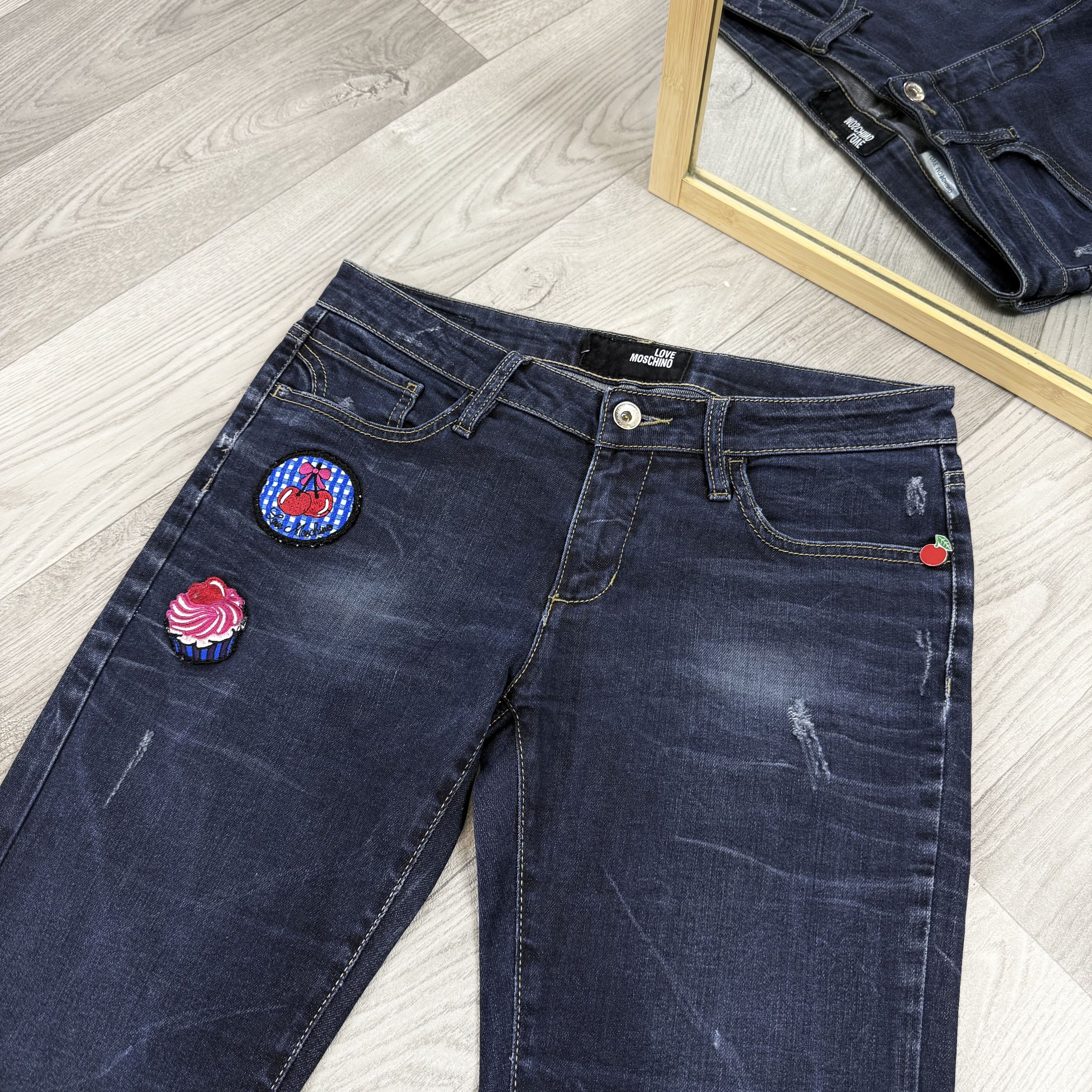 Love Moschino Vintage Love Moschino Y2K Patch Low Rise Blue Denim Jeans Size 28" / US 6 / IT 42 - 8 Thumbnail