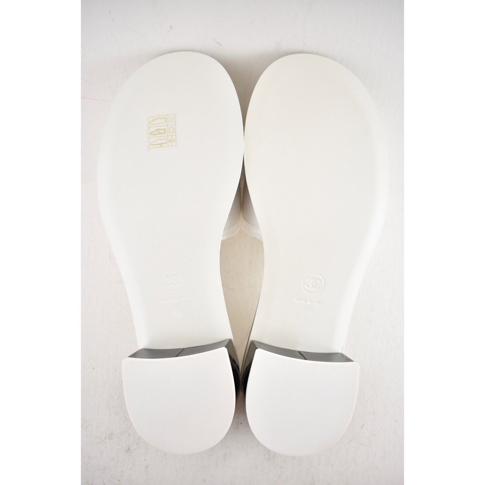 Chanel Chanel 24C White Black CHA NEL Letter Logo Mule Slide Size US 10.5 / IT 40.5 - 18 Thumbnail