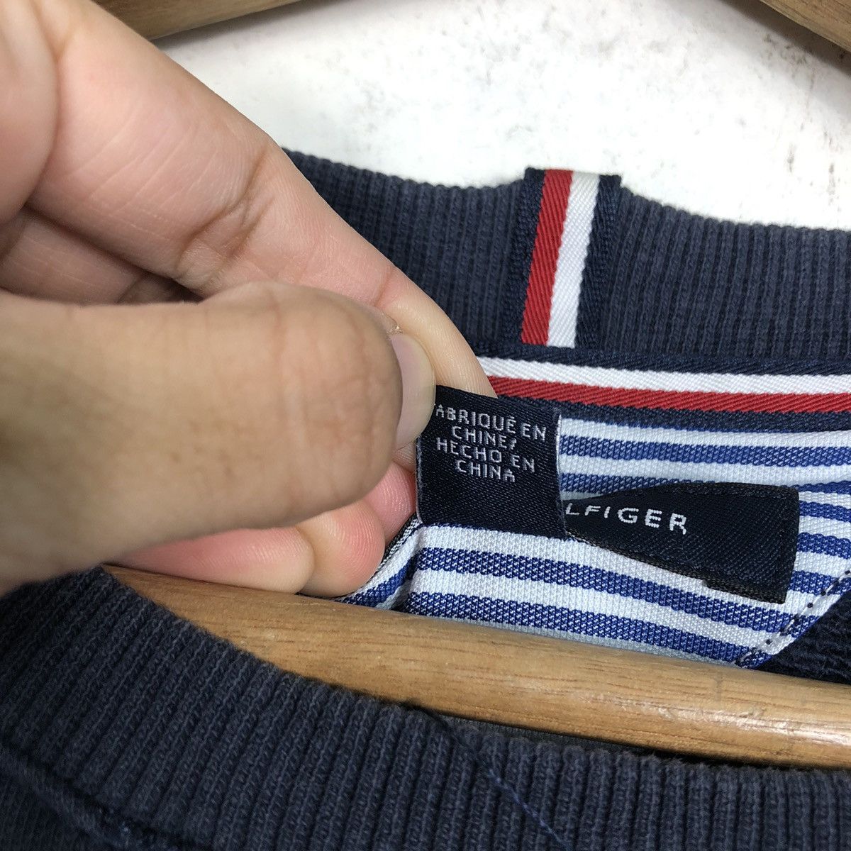 Japanese Brand Tommy Hilfiger Embroidered Flag Stripe Crewneck – Navy Size US M / EU 48-50 / 2 - 15 Thumbnail