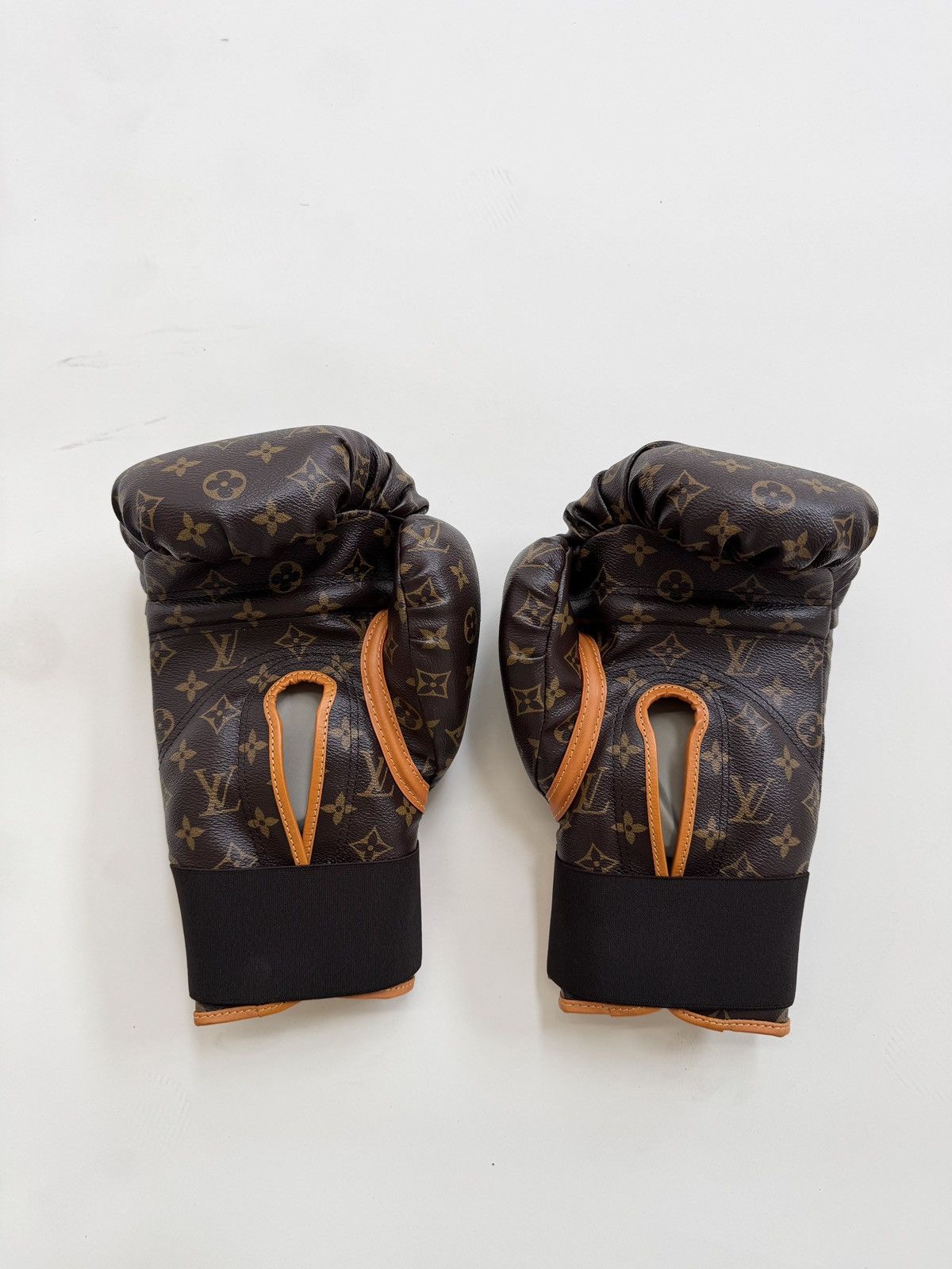 Louis Vuitton Karl Lagerfeld Louis Vuitton Boxing Gloves Size ONE SIZE - 6 Thumbnail