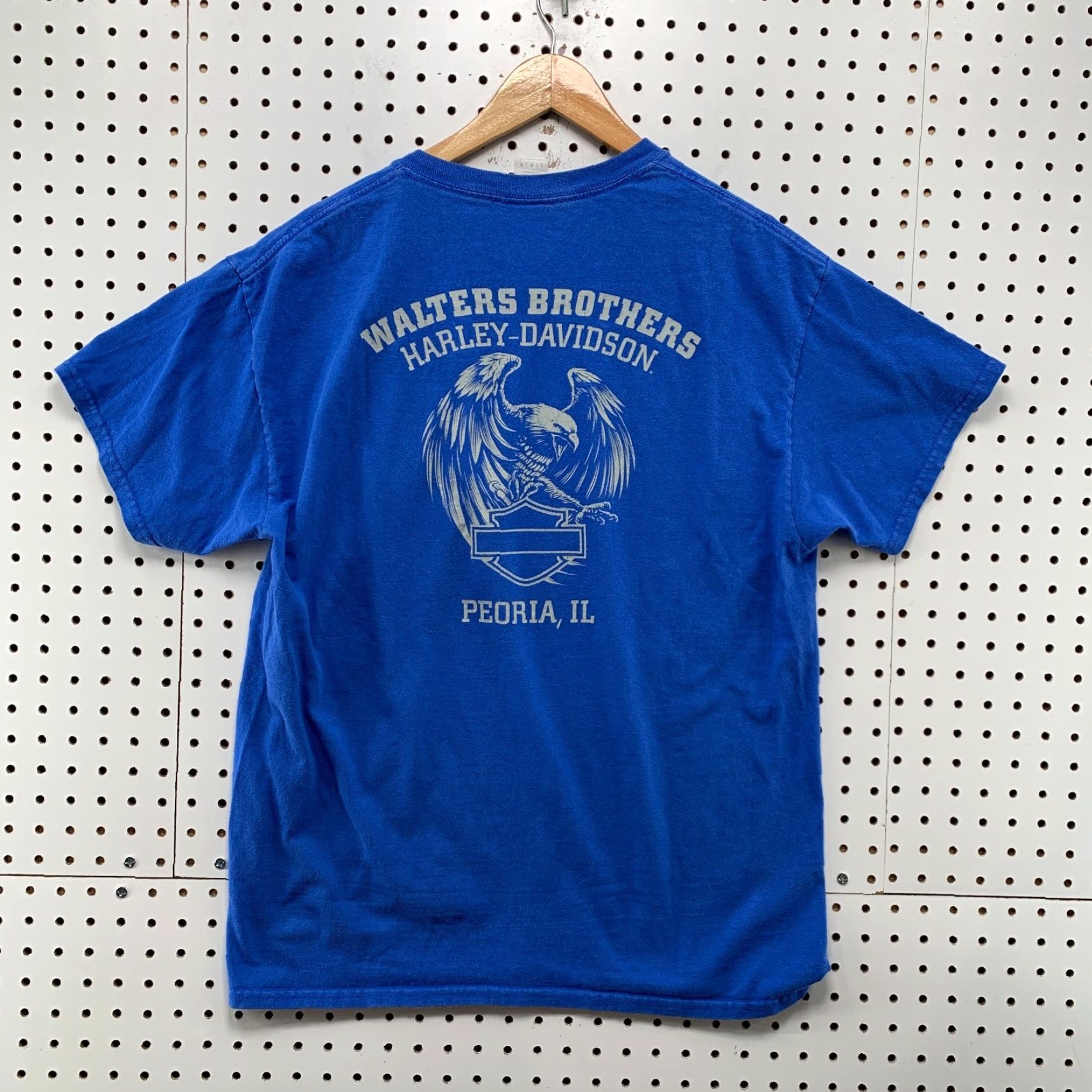 Harley Davidson VINTAGE Harley-Davidson Pocket Shirt Mens Large Blue Peoria Illinois Motorcycle 20x27.5 Shirt Mens Blue Vintage Harley-Davidson Pocket Shirt 20x27.5 Size US L / EU 52-54 / 3 - 2 Thumbnail