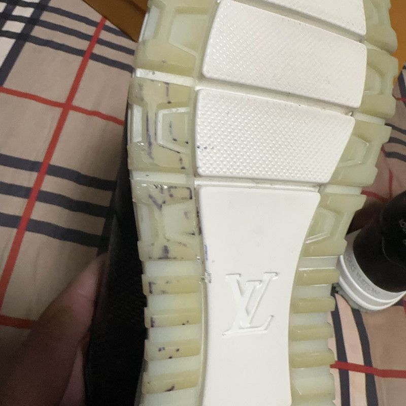 Louis Vuitton Louis Vuitton Run Away Low Top Sneakers 0079 Size US 9.5 / IT 39.5 - 7 Thumbnail