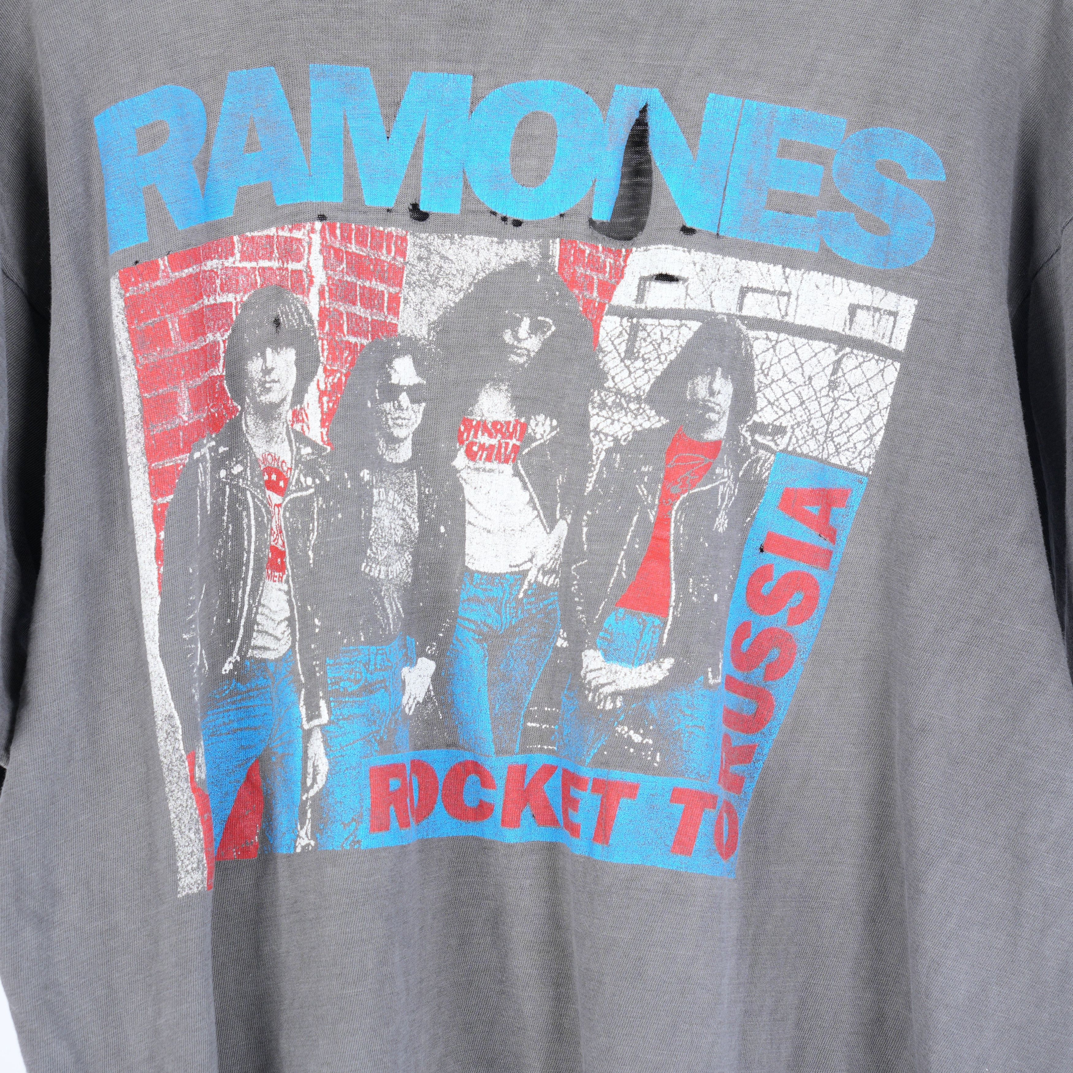 Vintage THRASHED RAMONES VINTAGE ROCKET TO RUSSIA Size US L / EU 52-54 / 3 - 3 Thumbnail