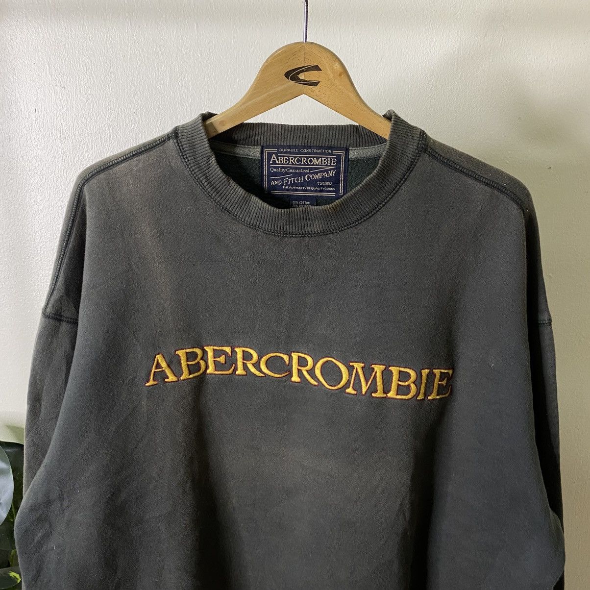 Abercrombie & Fitch Vintage Y2K Abercrombie Embroidered Spell Out Faded Crewneck Size US XXL / EU 58 / 5 - 2 Thumbnail
