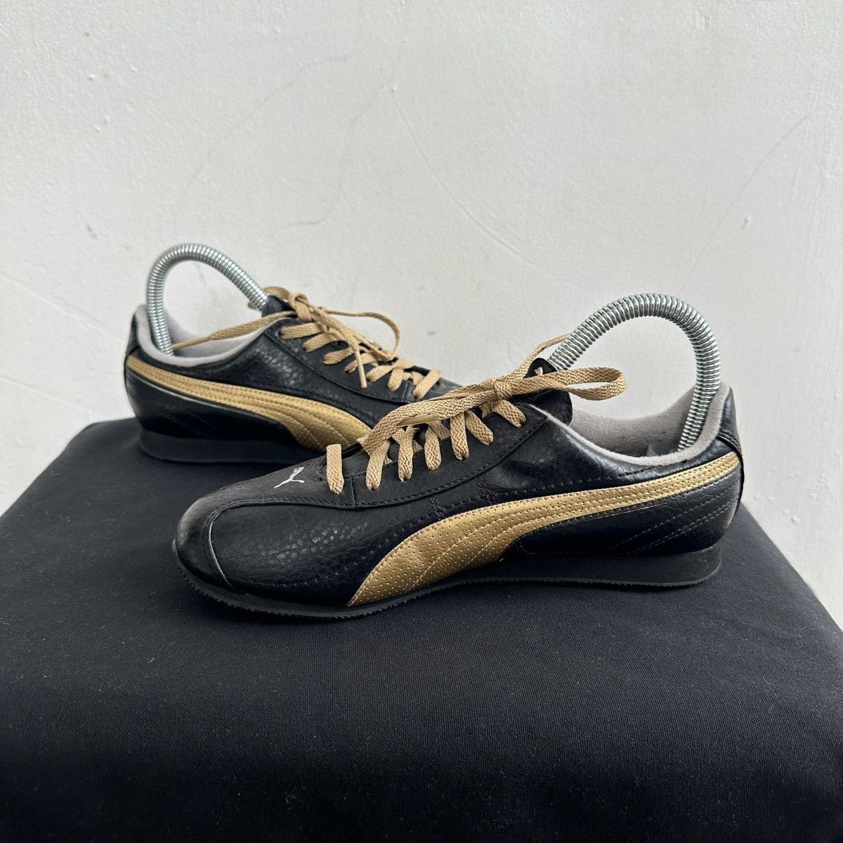 Puma × Vintage Vintage Puma Gold/Black Leather Low Cut Sneakers Size US 6 / IT 36 - 4 Thumbnail