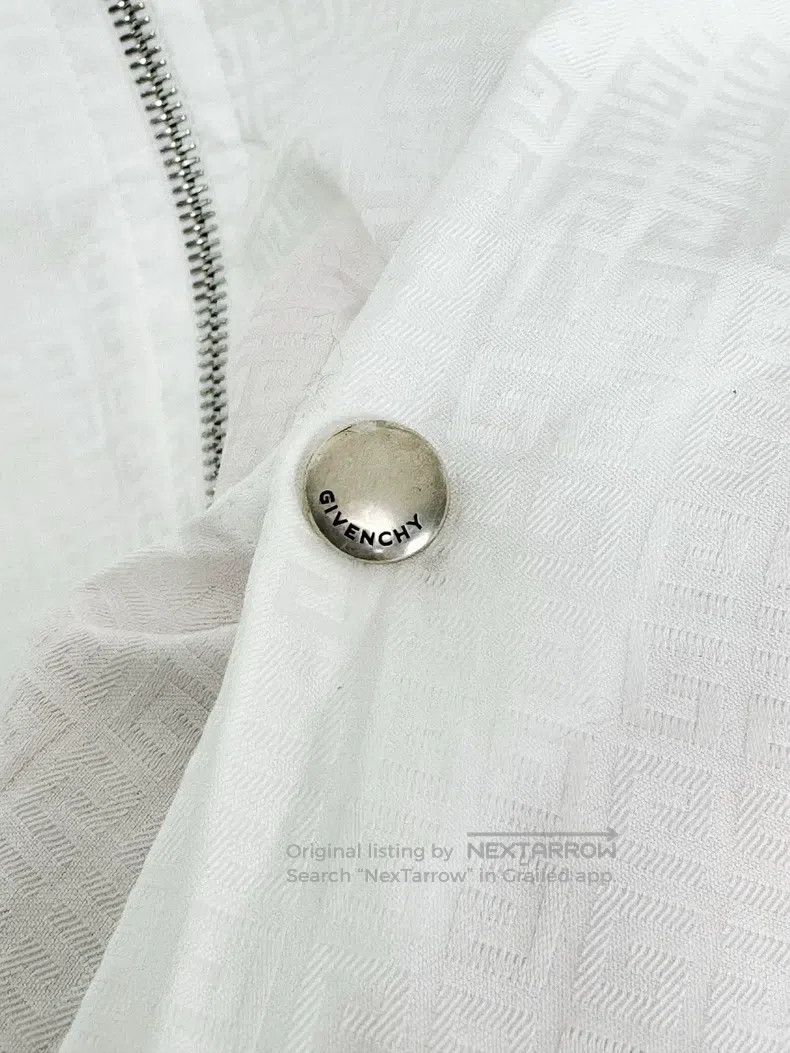 Givenchy Givenchy Size 36 Shirt Size 36 Size US M / EU 48-50 / 2 - 4 Thumbnail