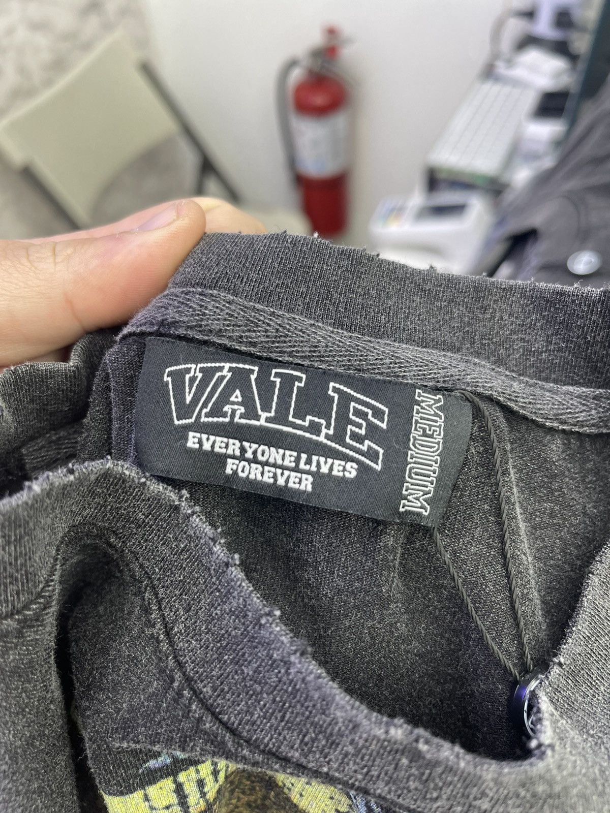 Vale Vale lives “poker” tee (black) Size US M / EU 48-50 / 2 - 3 Thumbnail