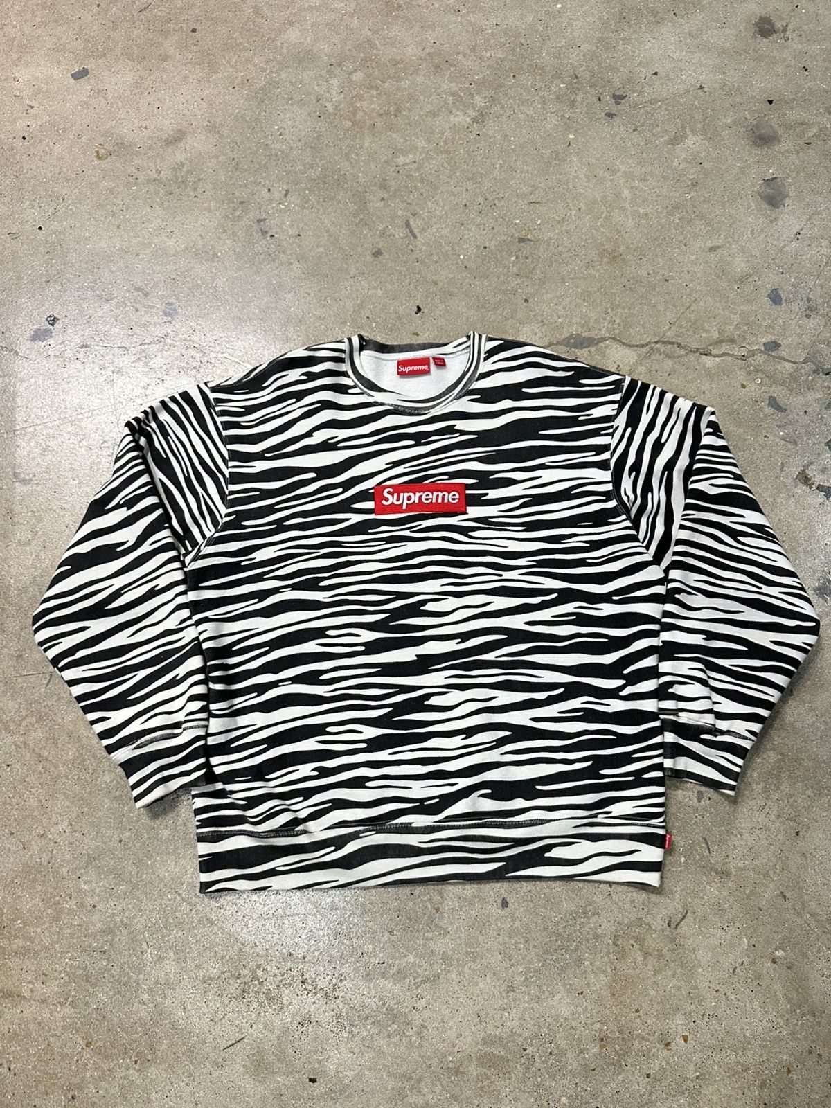 べんもく　Supreme Box　Logo crewnec zebra Supreme Box Logo Crewneck (FW22) Zebra Men's - FW22 - US