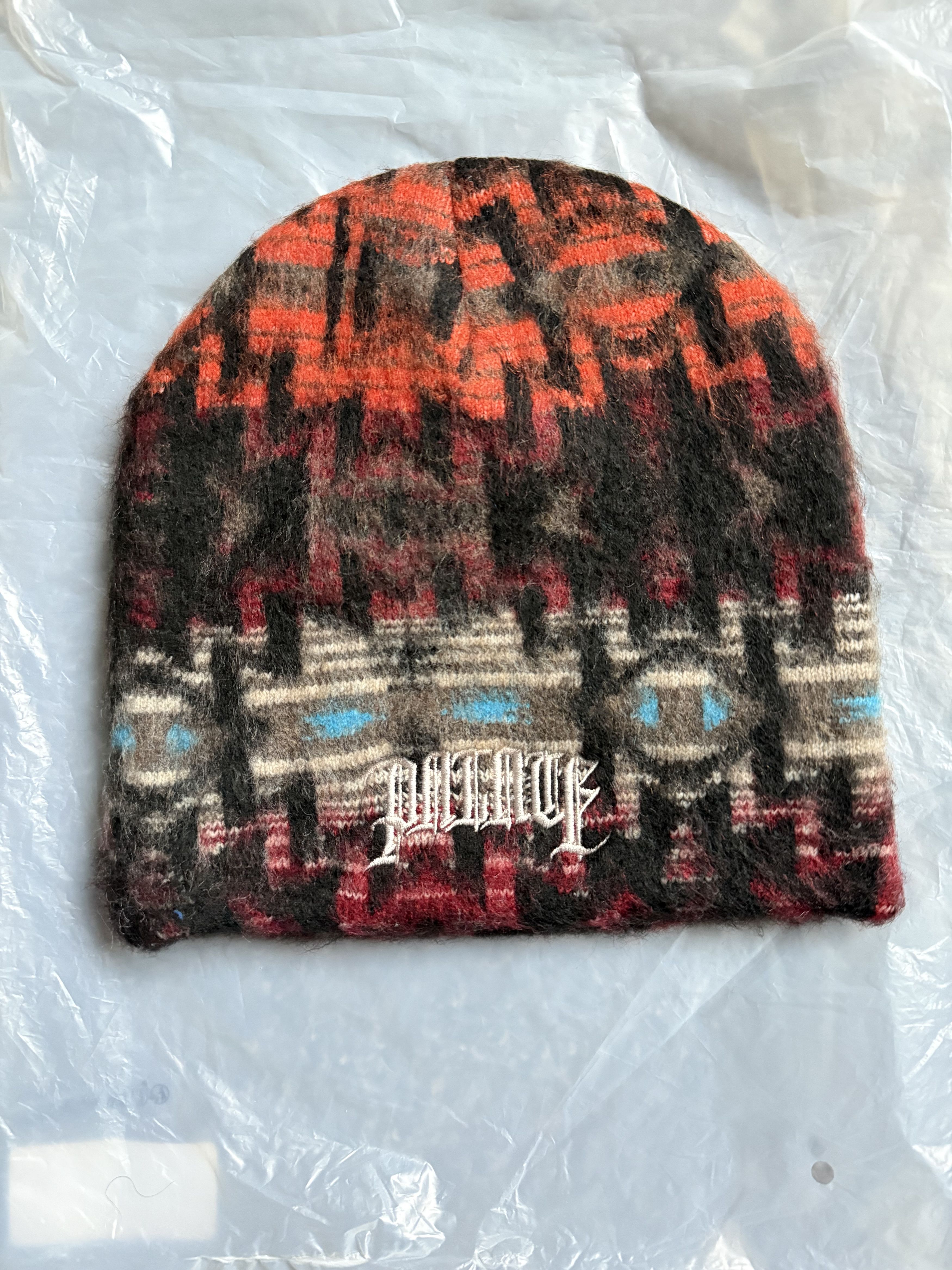 Palace Palace Olde English Furry "Nein" Cuff Beanie Size ONE SIZE - 4 Thumbnail