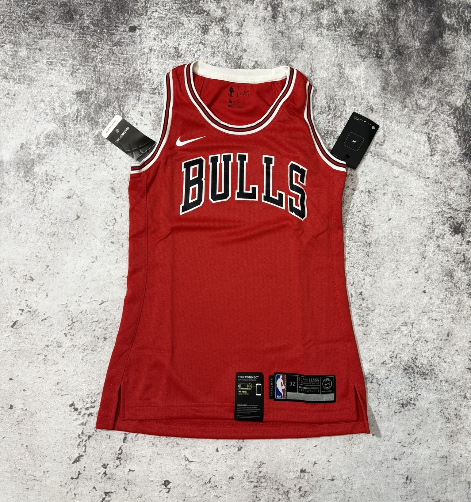 Nike CHICAGO BULLS SWINGMAN JERSEY Nike NBA WOMEN XS Size XS / US 0-2 / IT 36-38 - 1 Thumbnail
