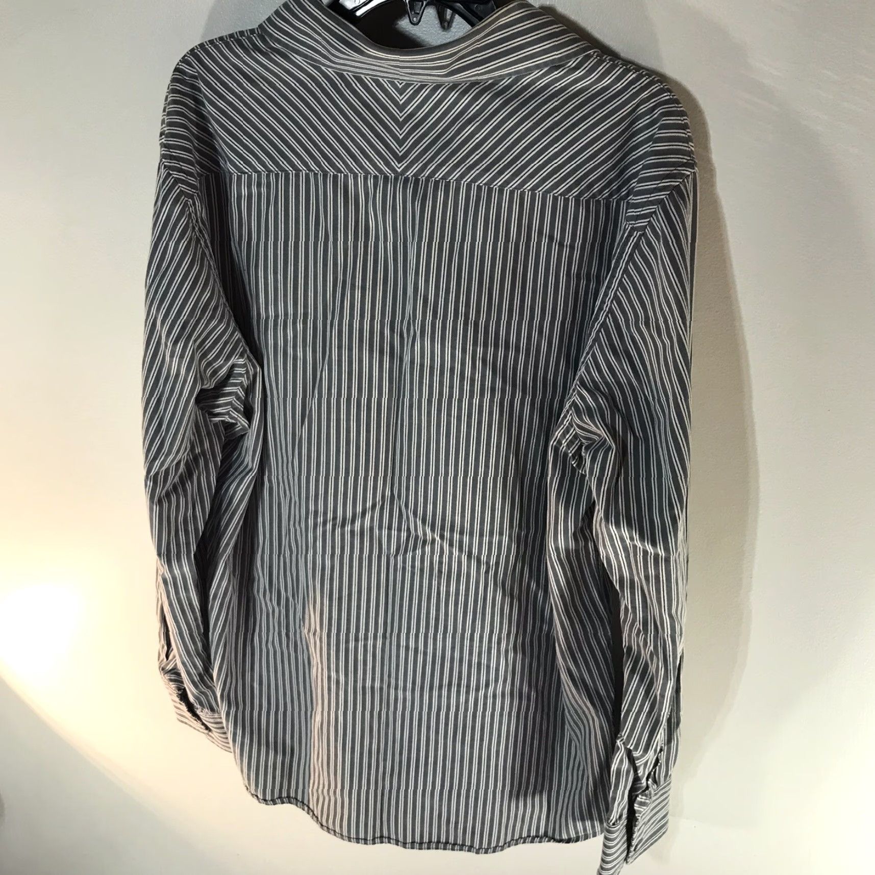 American Eagle Outfitters American Eagle Outfitters Premium Button Up Shirt Mens XL Gry/Wh Striped Regular Fit Size US XL / EU 56 / 4 - 2 Thumbnail