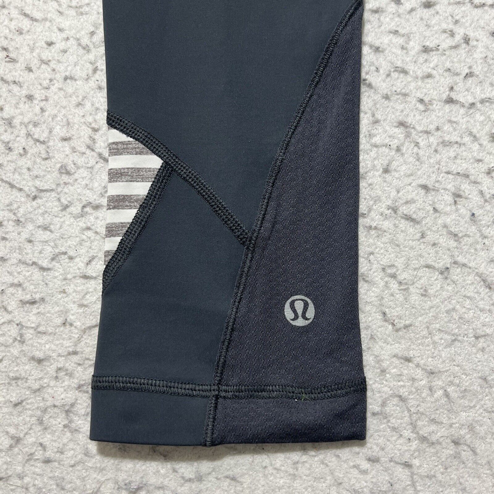 Lululemon LuluLemon Capri Length Wet Dry Warm Leggings Gray Yoga Pants Size 27" / US 4 / IT 40 - 5 Thumbnail
