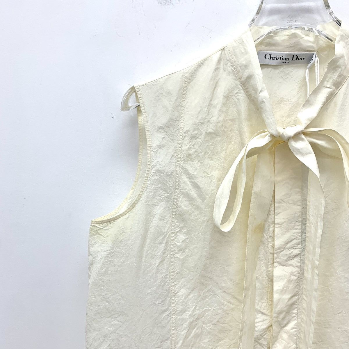 Dior Dior, Off-white Silk Sleeveless Blouse with Bow Tie K26WX Size XS / US 0-2 / IT 36-38 - 3 Thumbnail