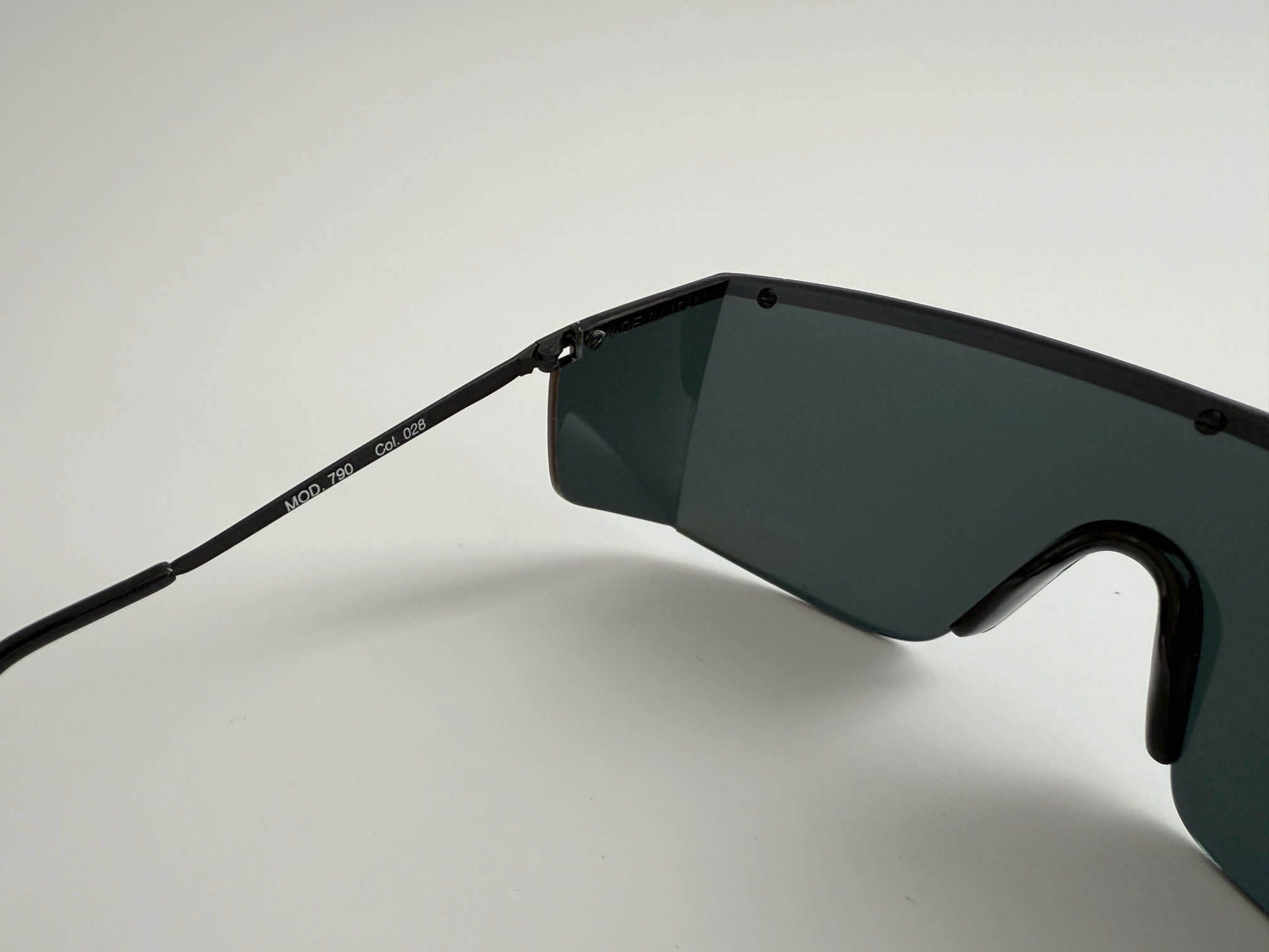 Versace 80s Vintage Gianni Versace shade sunglasses w a case Size ONE SIZE - 6 Thumbnail
