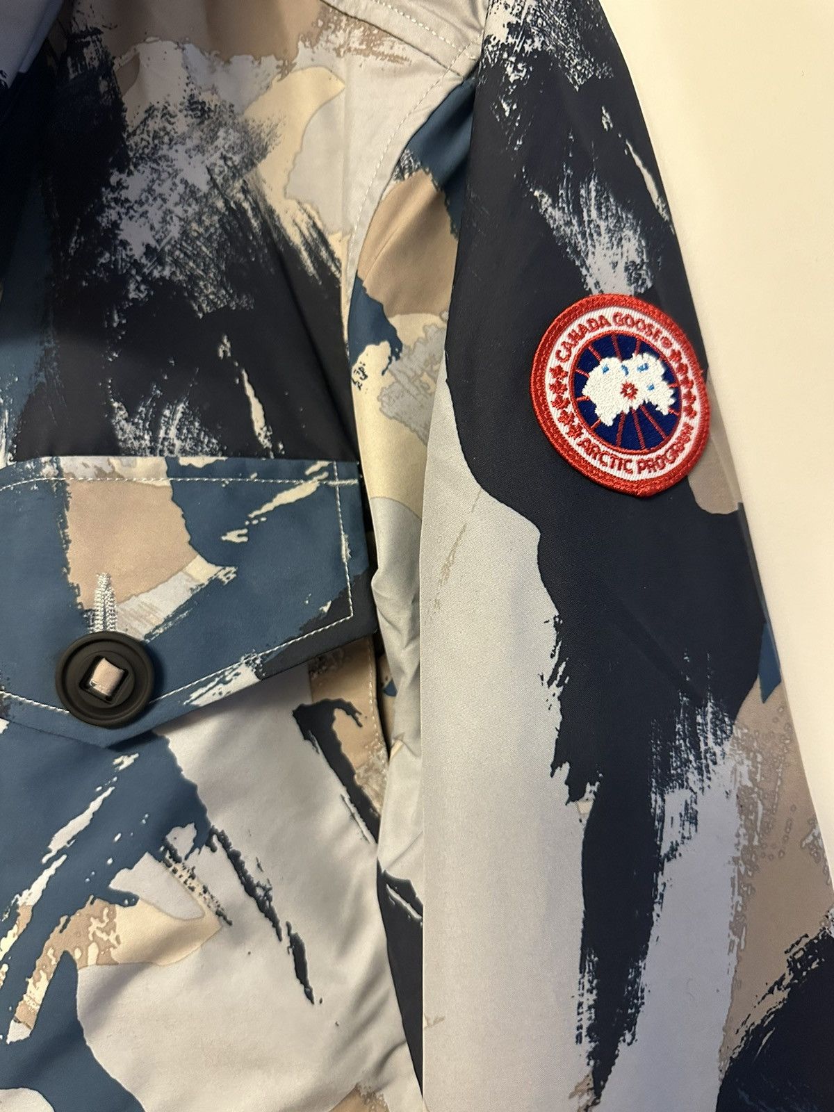 Canada Goose MENS WIND JACKET STANHOPE - CAMO PRINT. NEW WITH TAG. Size US L / EU 52-54 / 3 - 6 Thumbnail