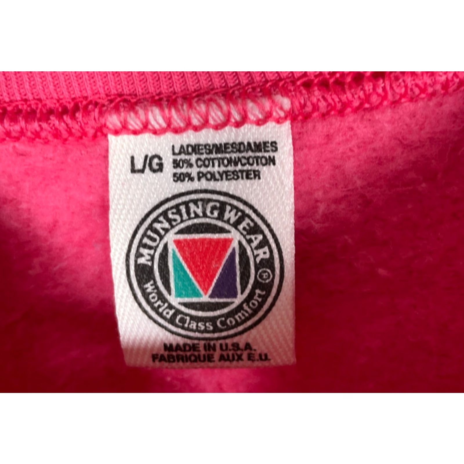 Vintage VINTAGE Munsingwear Sweatshirt Women's Large Pink Poinsettia Christmas Floral Decal Crew Neck Pullover 50-50 Cotton-Polyester Size L / US 10 / IT 46 - 3 Thumbnail