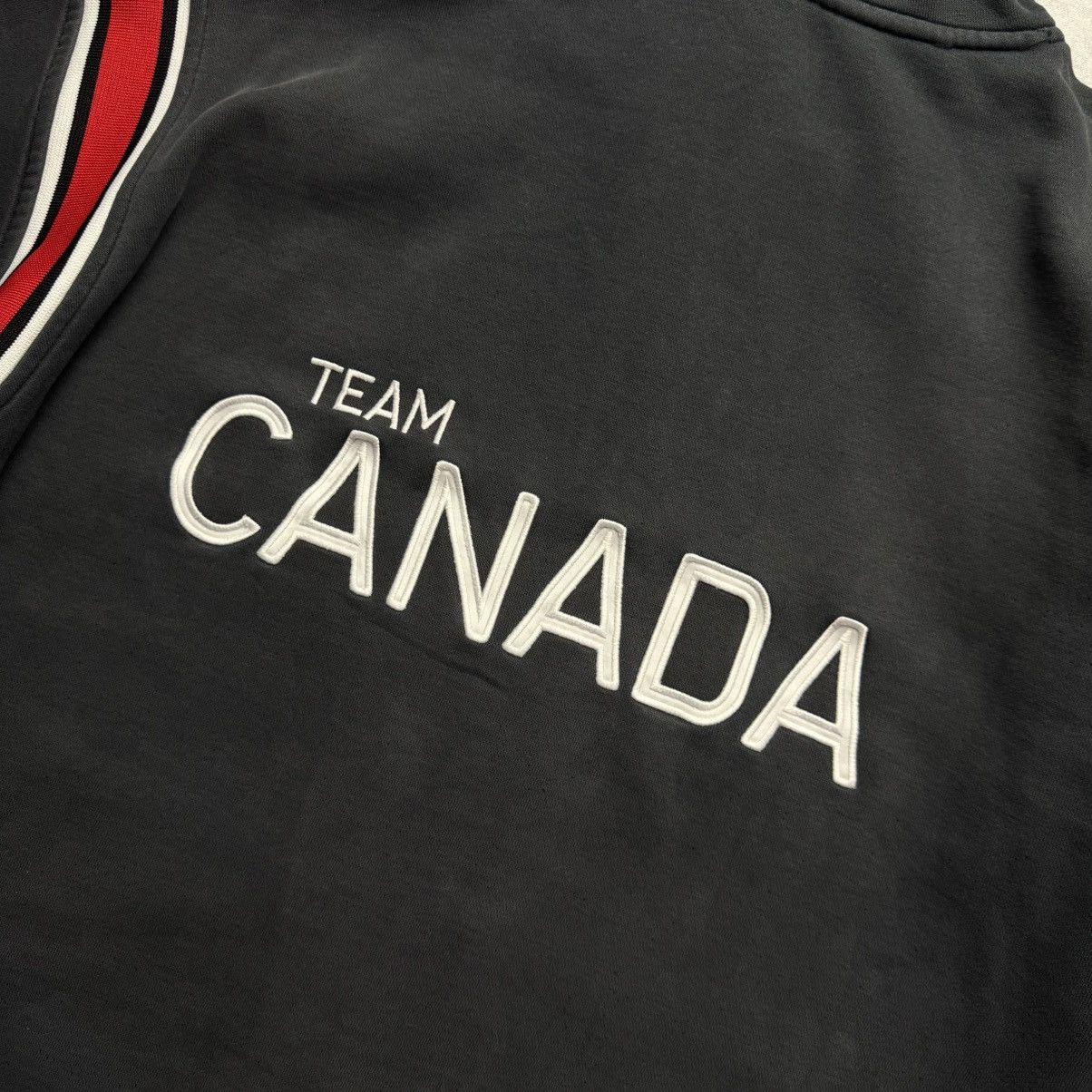 Nike Vintage 00’ Nike Team Canada Faded Distressed Zip Hoodie Size US L / EU 52-54 / 3 - 17 Thumbnail