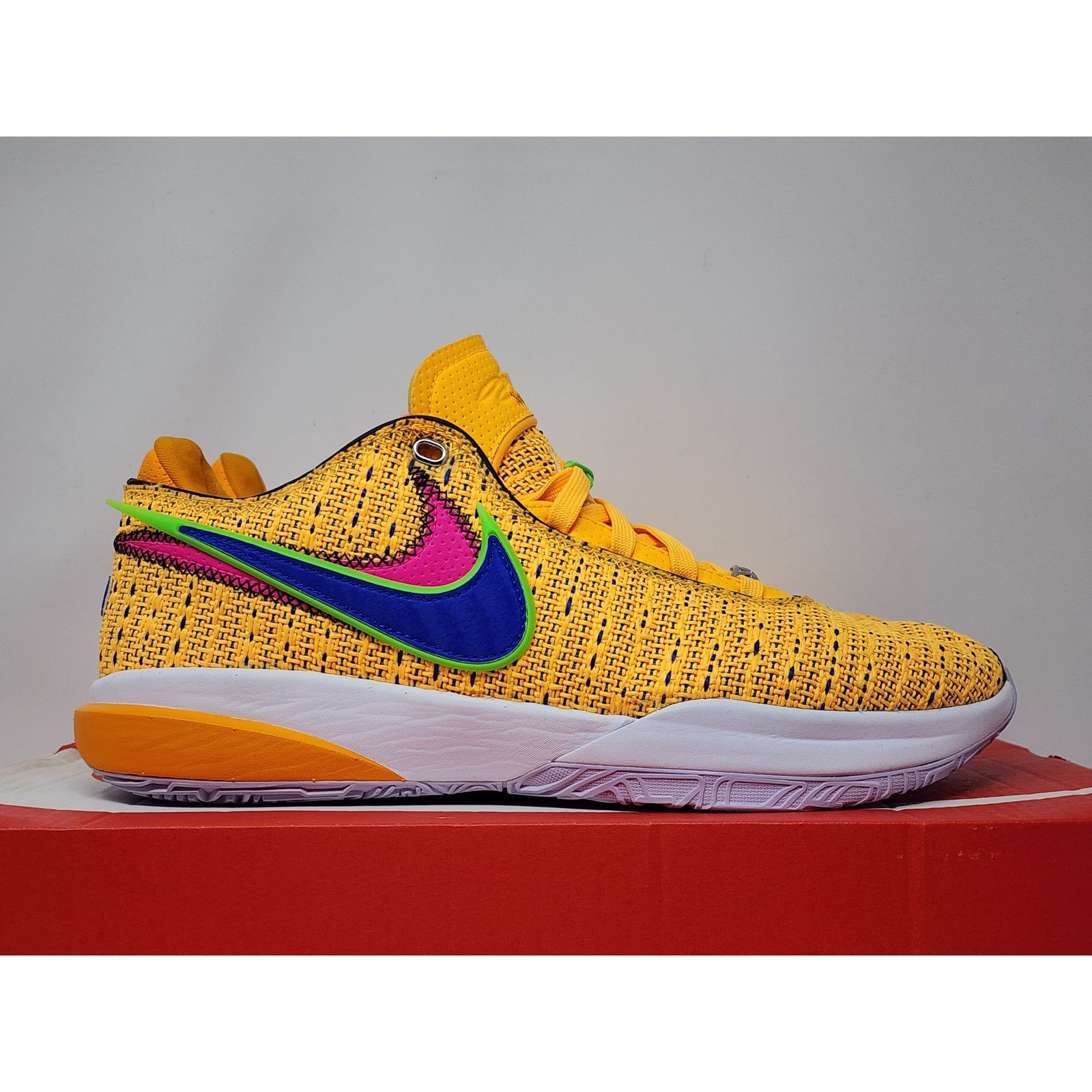 Nike DS Nike LeBron 20 LASER ORANGE DJ5422-801 Size US 8 / EU 41 - 5 Thumbnail