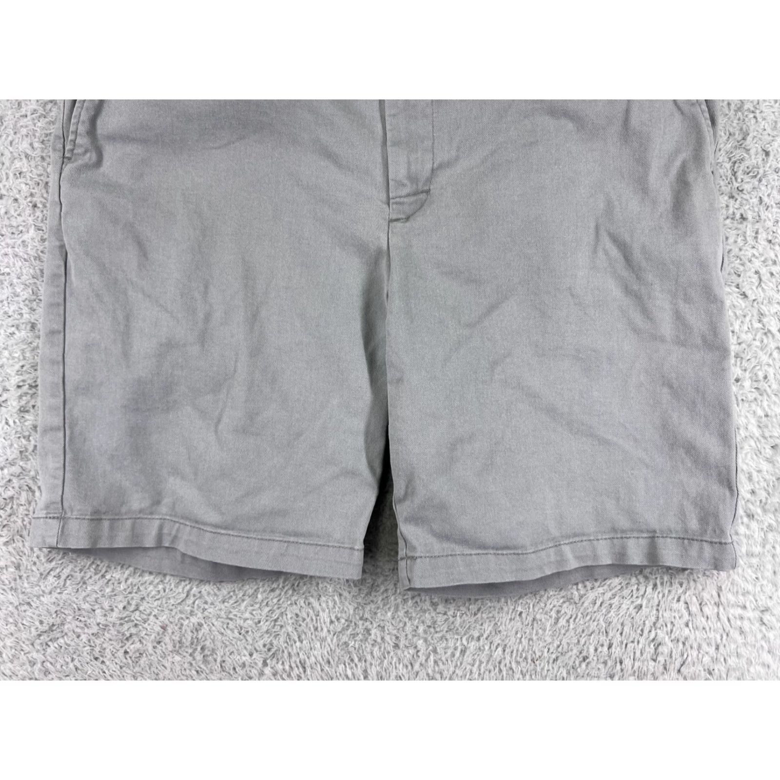 Izod IZOD Shorts Men's 36 Gray Chino Golf Casual Cotton Blend Regular Fit Size US 36 / EU 52 - 5 Thumbnail