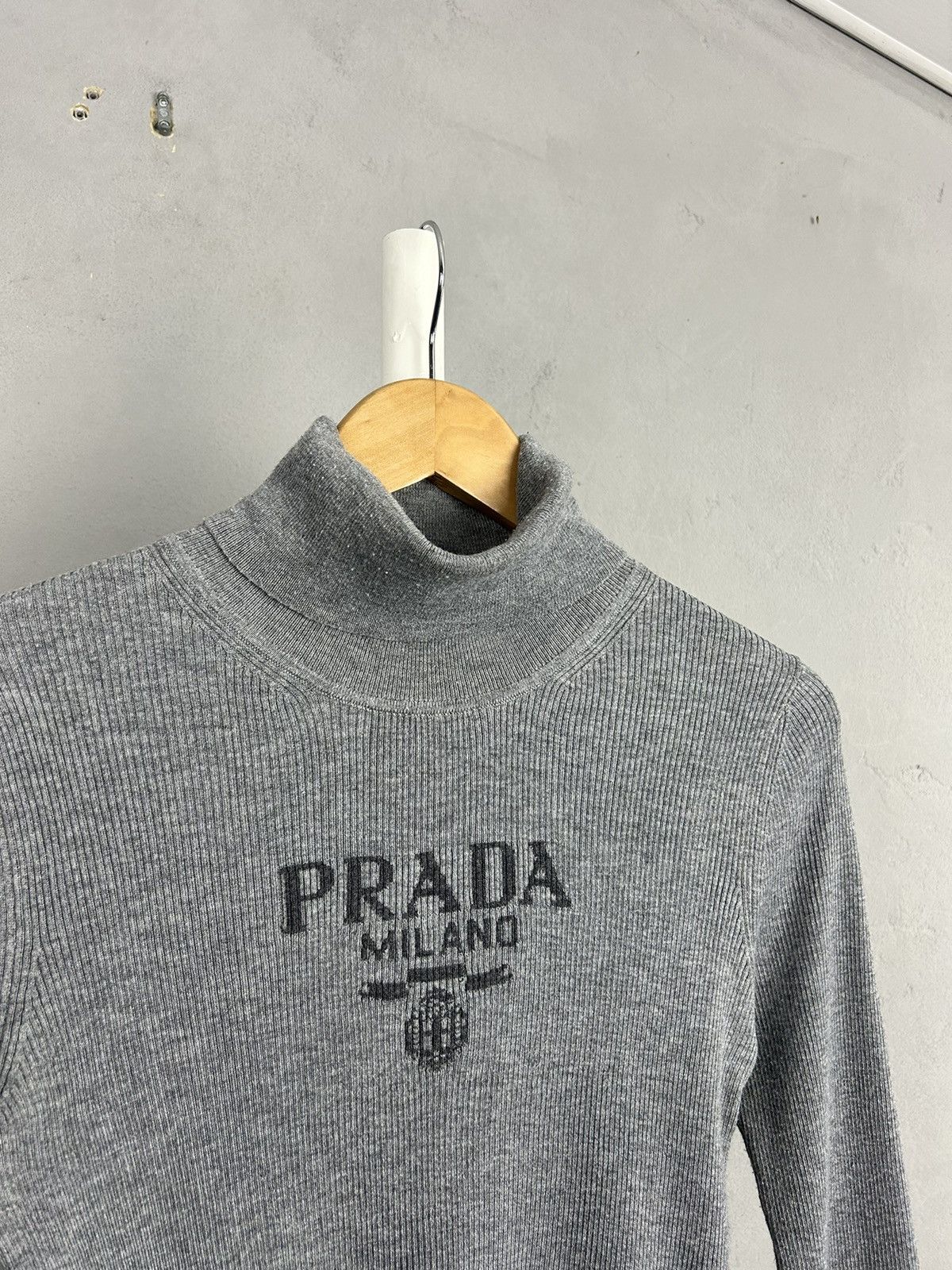 Prada Prada Milano Big Logo Turtleneck Sweater Size XS / US 0-2 / IT 36-38 - 4 Thumbnail