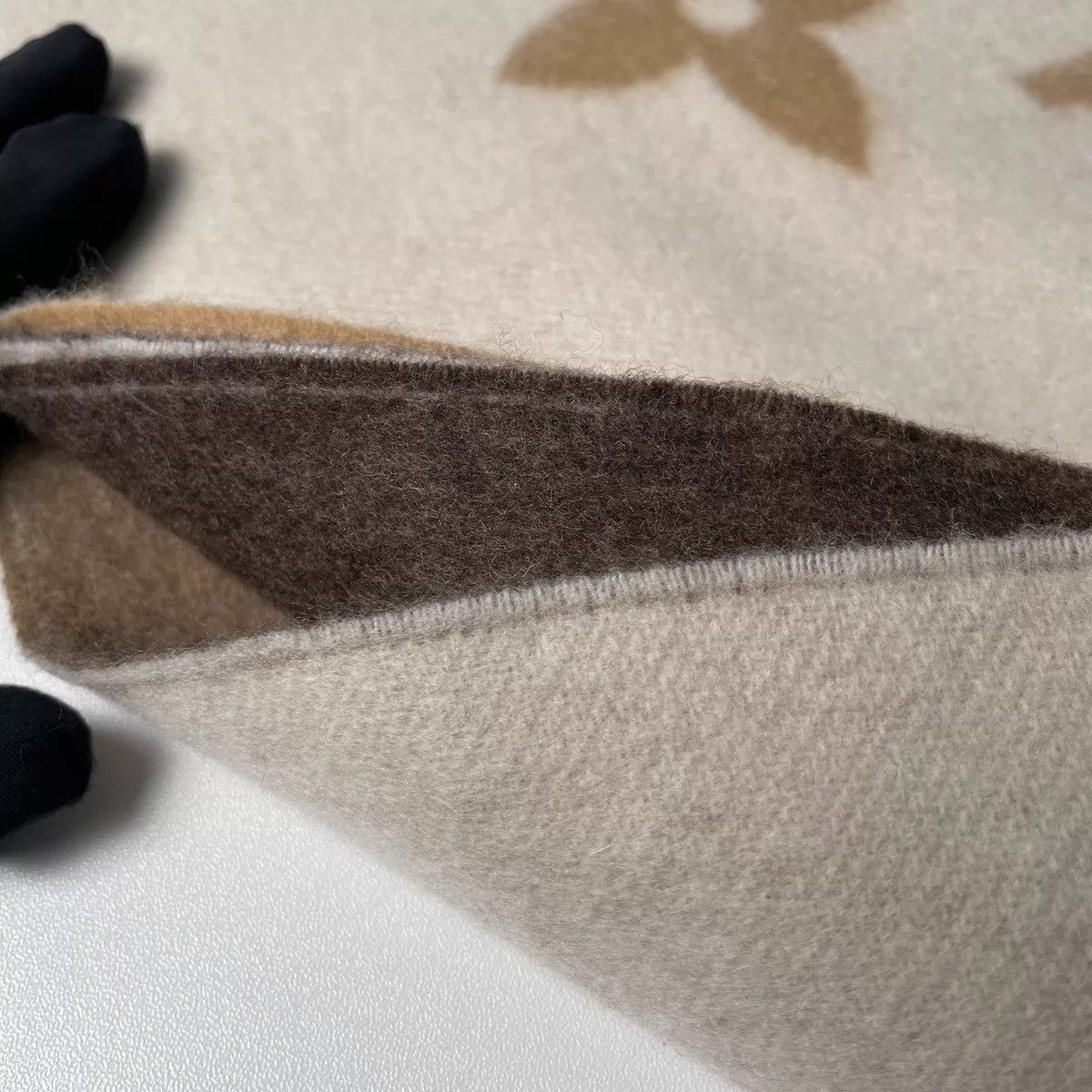 Louis Vuitton Louis Vuitton Scarf Size ONE SIZE - 9 Thumbnail