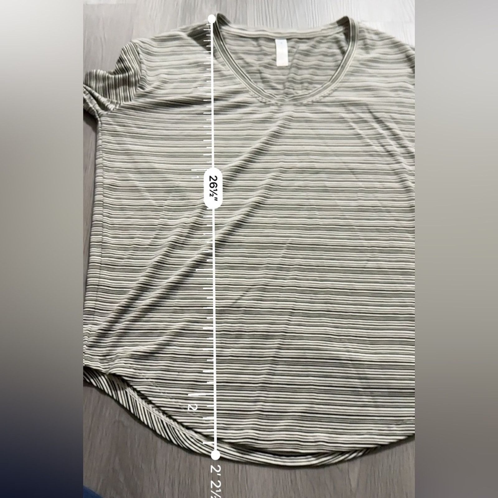 Athleta Athleta Cloudlight Gray & White Striped Long Sleeve Top Sz S Size S / US 4 / IT 40 - 10 Thumbnail