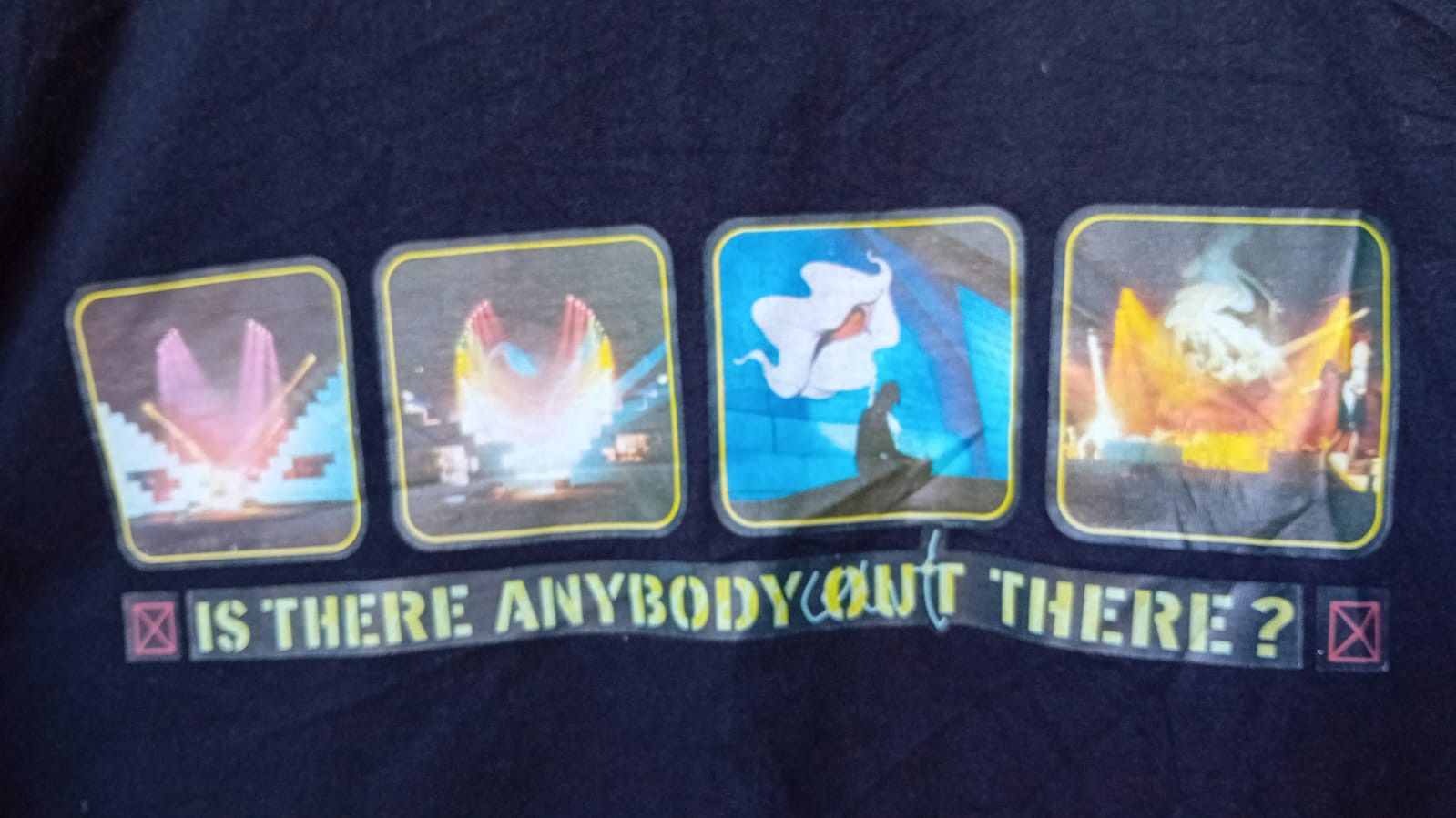 Band Tees Pink Floyd Is There Anybody Out There The Wall Live Vtg tee Size US L / EU 52-54 / 3 - 5 Thumbnail