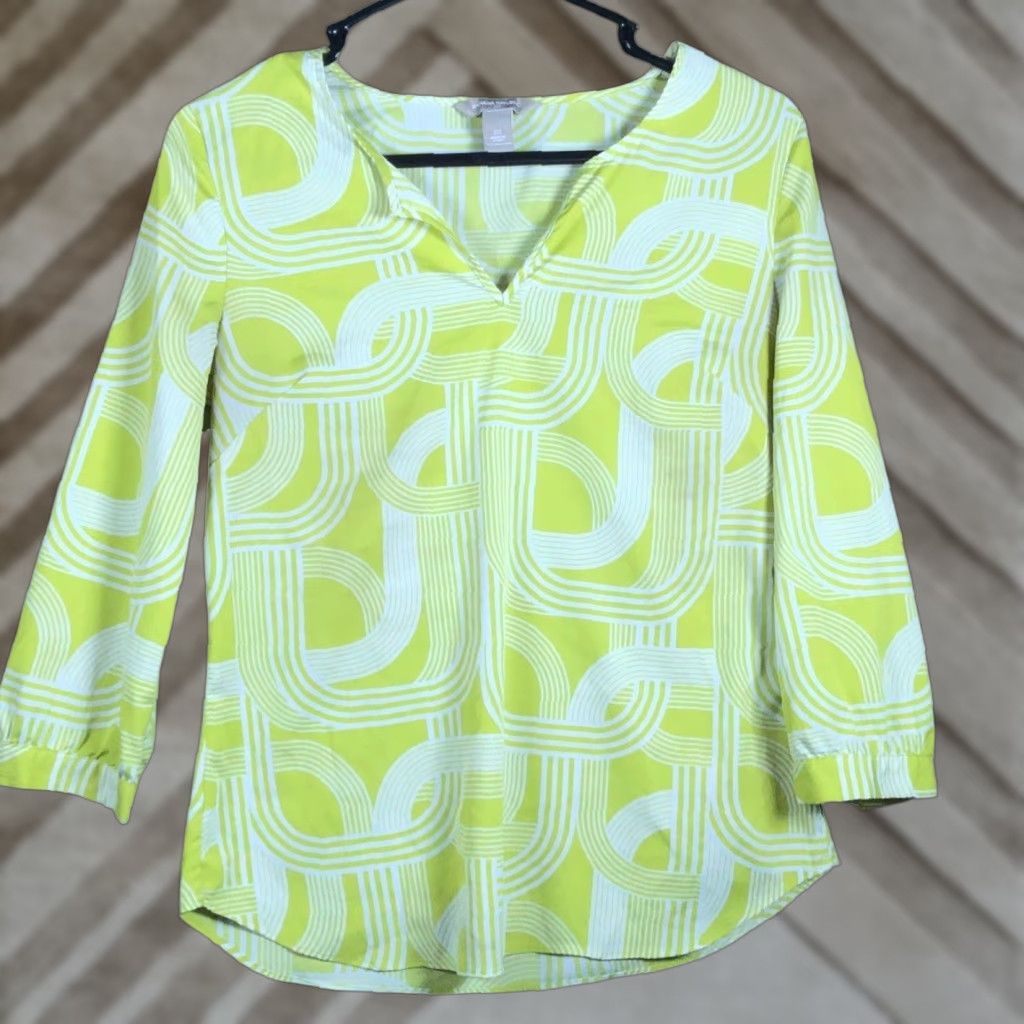 Banana Republic Banana Republic Blouse Women XS V-Neck Lightweight White Lime Green Geometric Pattern Sleeves Long Cultured Casual Workwear Office Size XS / US 0-2 / IT 36-38 - 1 Thumbnail