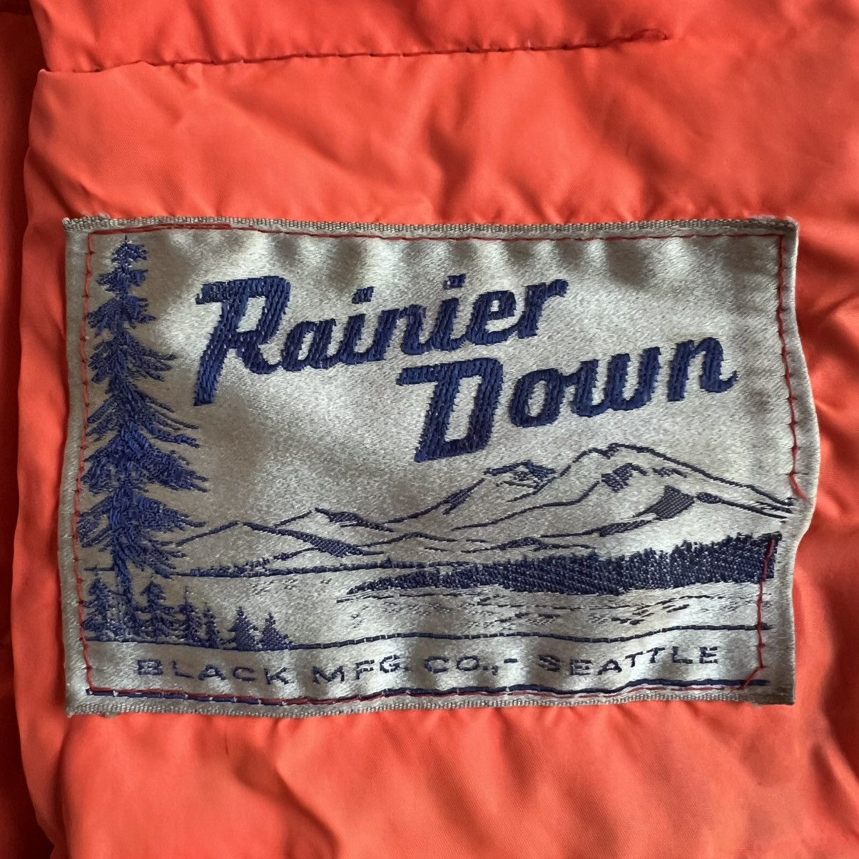 Other 1960s/70s Rainier down Vest With reversals Orange inner M/L Size US M / EU 48-50 / 2 - 13 Thumbnail