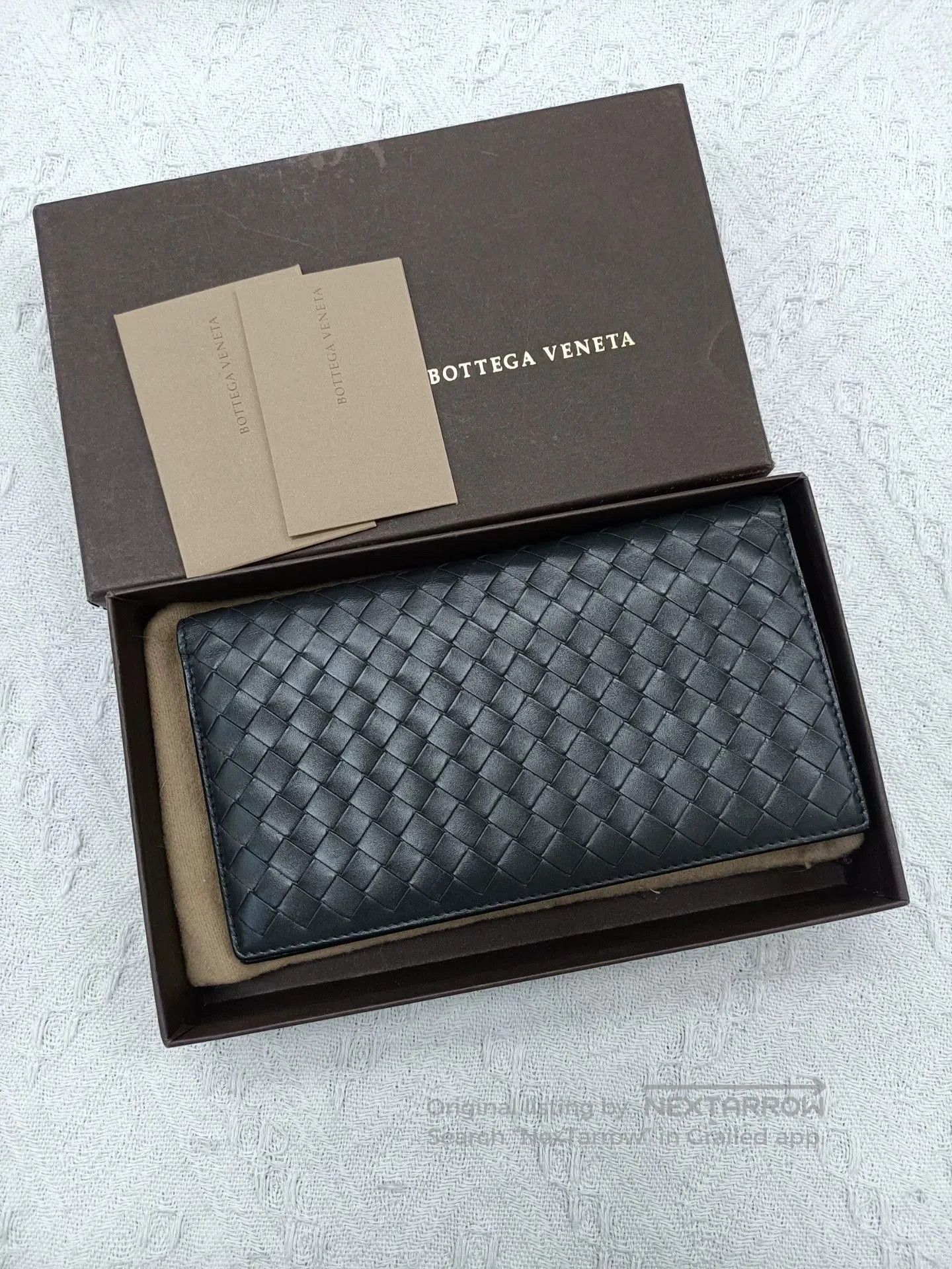 Bottega Veneta Woven Leather Long Wallet in Black. Size ONE SIZE - 1 Thumbnail
