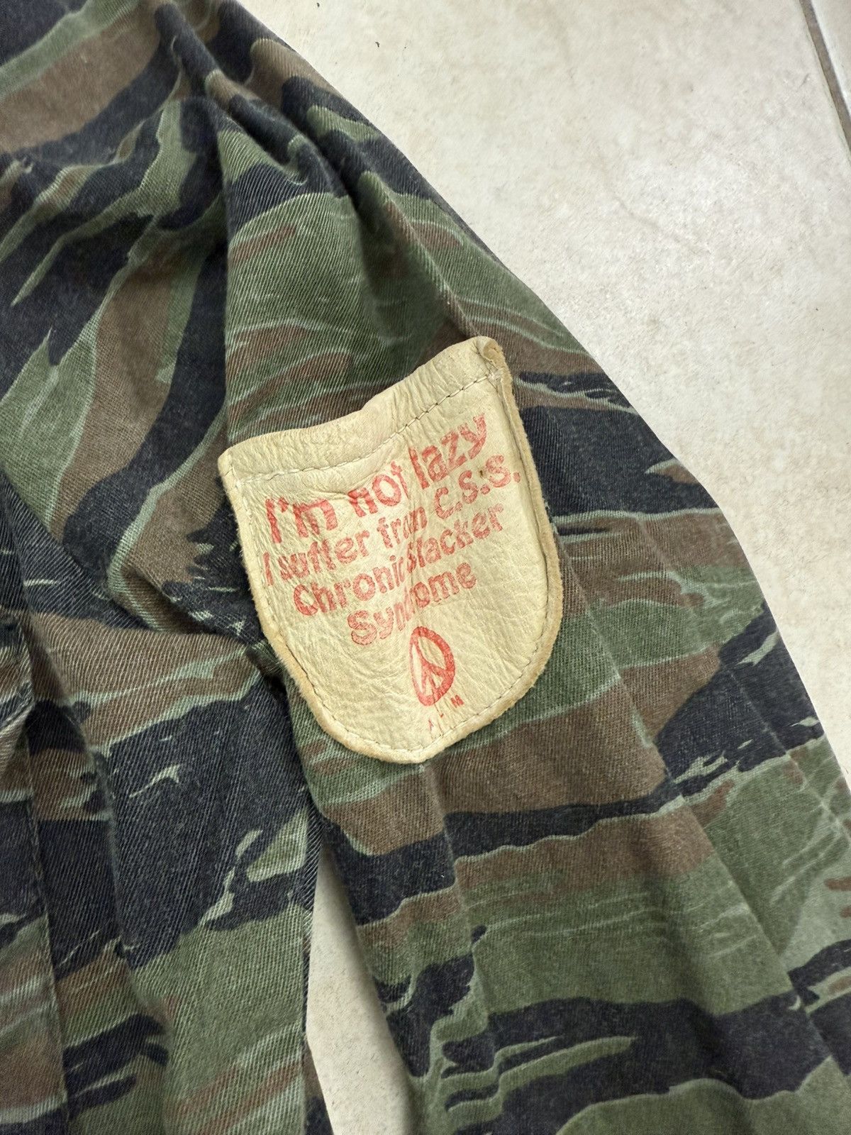 Japanese Brand A Love Movement Camo Button Up Shirt W/ Patches Size M Size US M / EU 48-50 / 2 - 9 Thumbnail