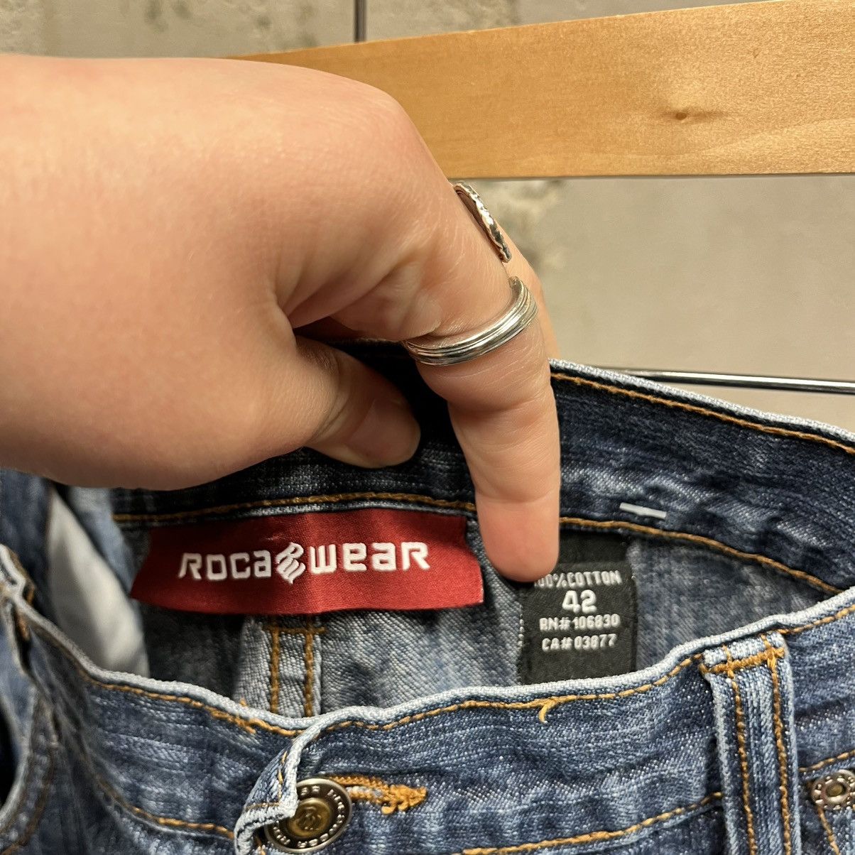 Vintage Rocawear Dark Wash Embroidered Baggy Y2K R Logo Jeans 42 90s Size US 40 / EU 56 - 4 Thumbnail
