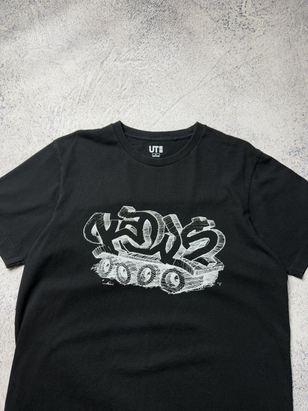 Japanese Brand Uniqlo x kaws grafitti spellout T shirt USA Size US L / EU 52-54 / 3 - 2 Thumbnail