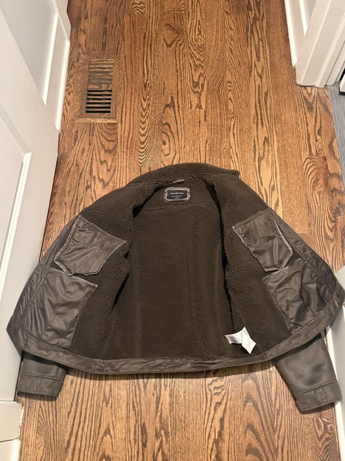 Abercrombie & Fitch Brown leather jacket with fleece lining Large, vegan suede Size US L / EU 52-54 / 3 - 3 Thumbnail