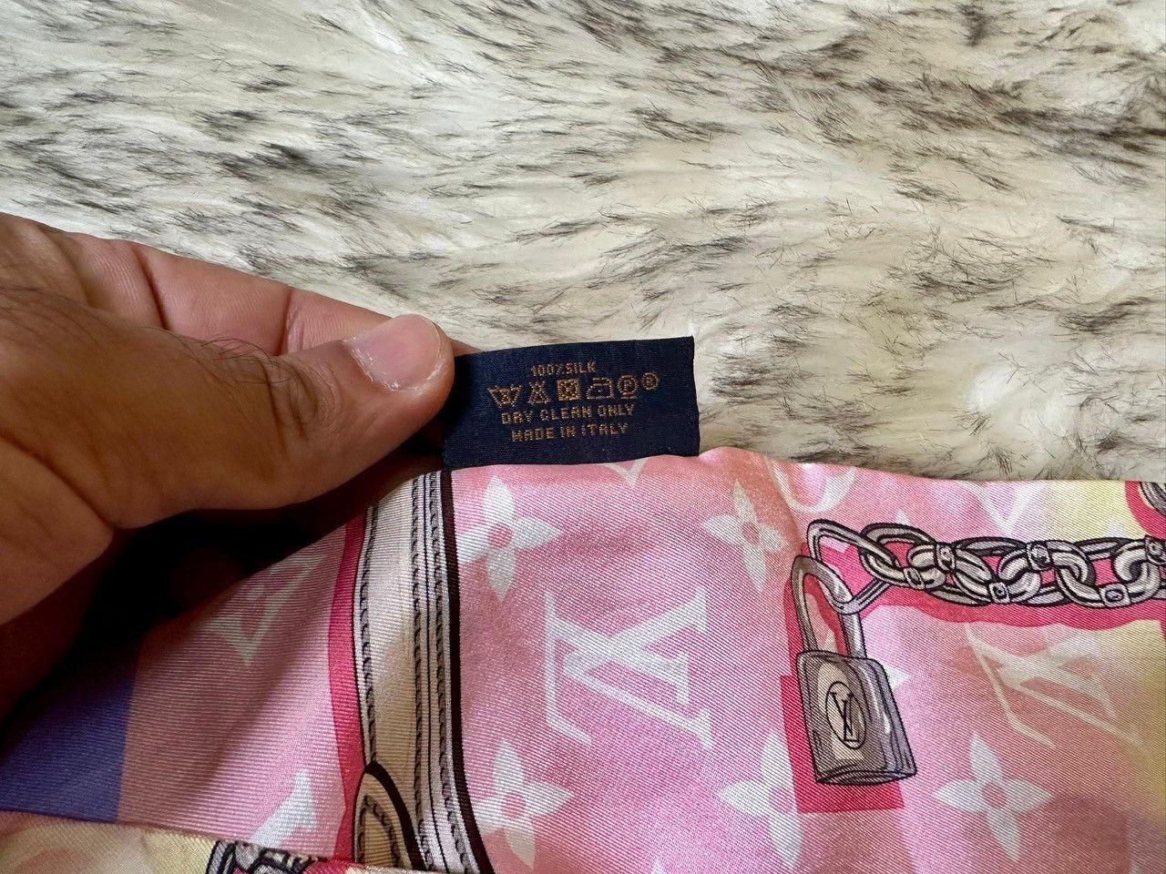 Louis Vuitton Authentic Louis Vuitton Silk Escale Confidential Bandeau Size ONE SIZE - 3 Thumbnail
