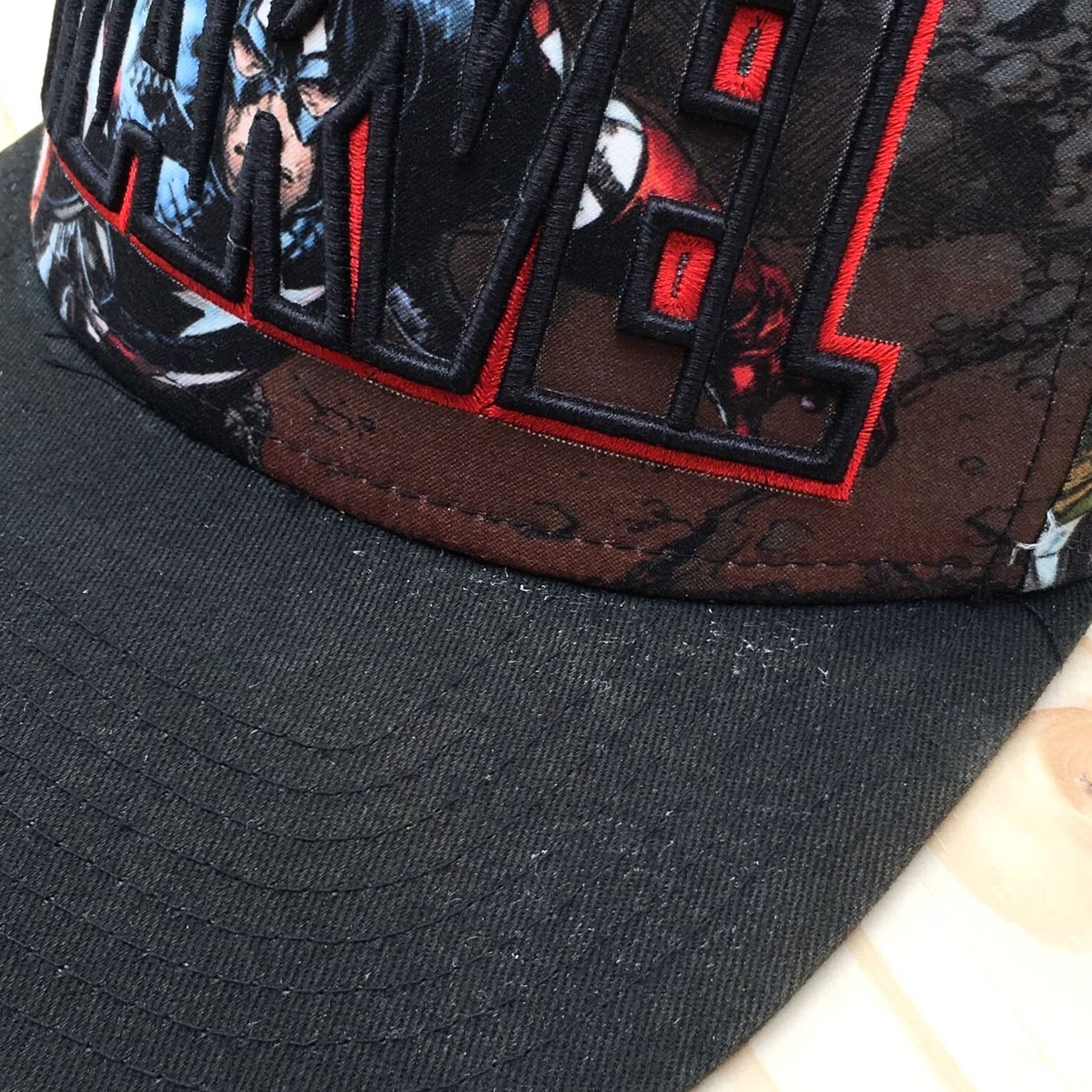 Vintage Marvel Universe Hat Mens Black OS Adjustable Flat Brim Embroidered Logo Snapback Hat Size ONE SIZE - 4 Thumbnail