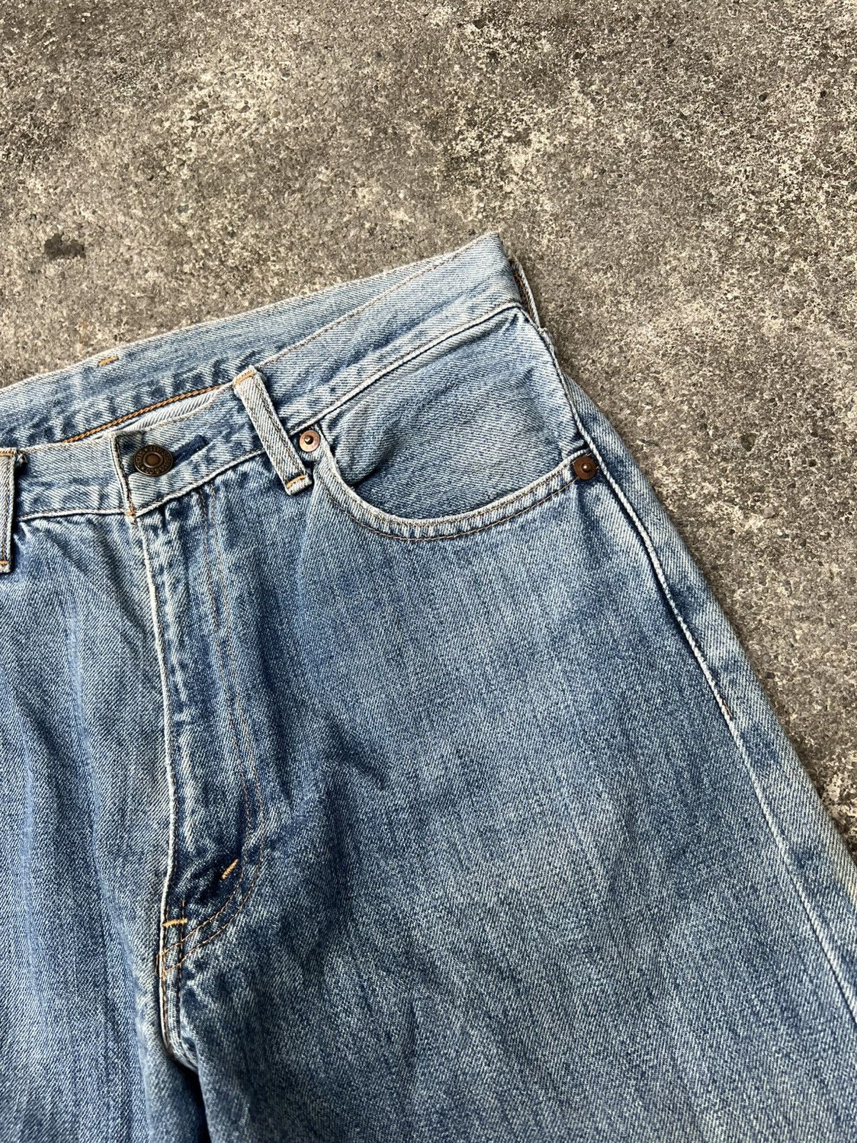 Levi's Vintage 90’s Levi’s 551Z Big E Selvedge Faded Jean Size US 30 / EU 46 - 12 Thumbnail