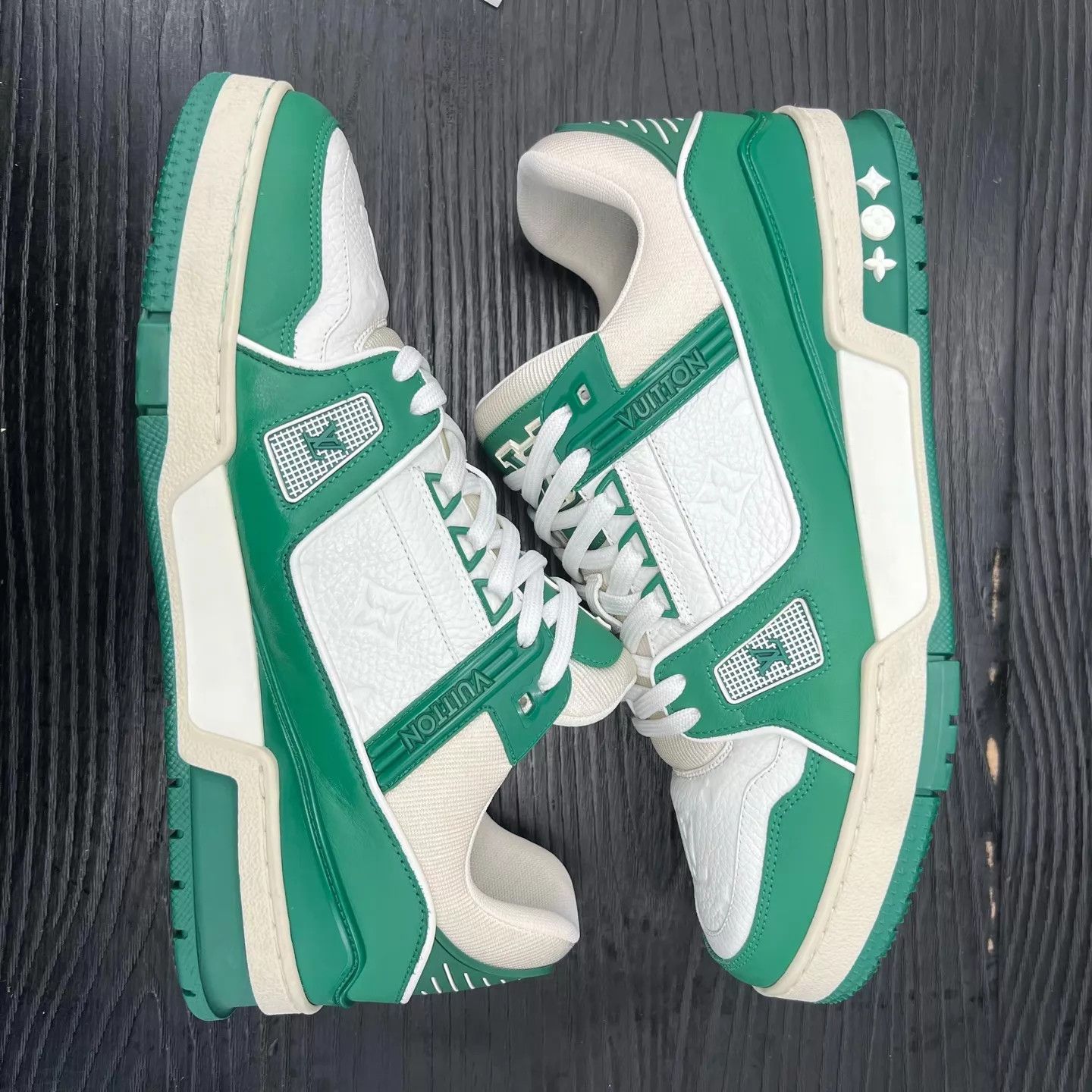 Louis Vuitton LV Trainer White/Green Size 7/41 Like New Worn Once Size US 8 / EU 41 - 3 Thumbnail
