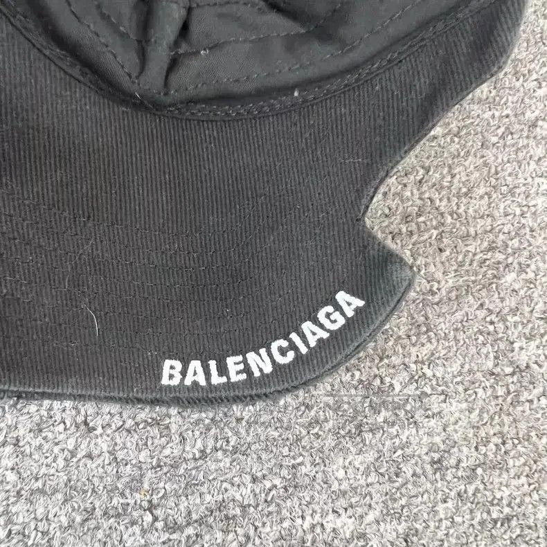 Balenciaga Balenciaga Heavy Piercing Baseball Cap. Size ONE SIZE - 5 Thumbnail