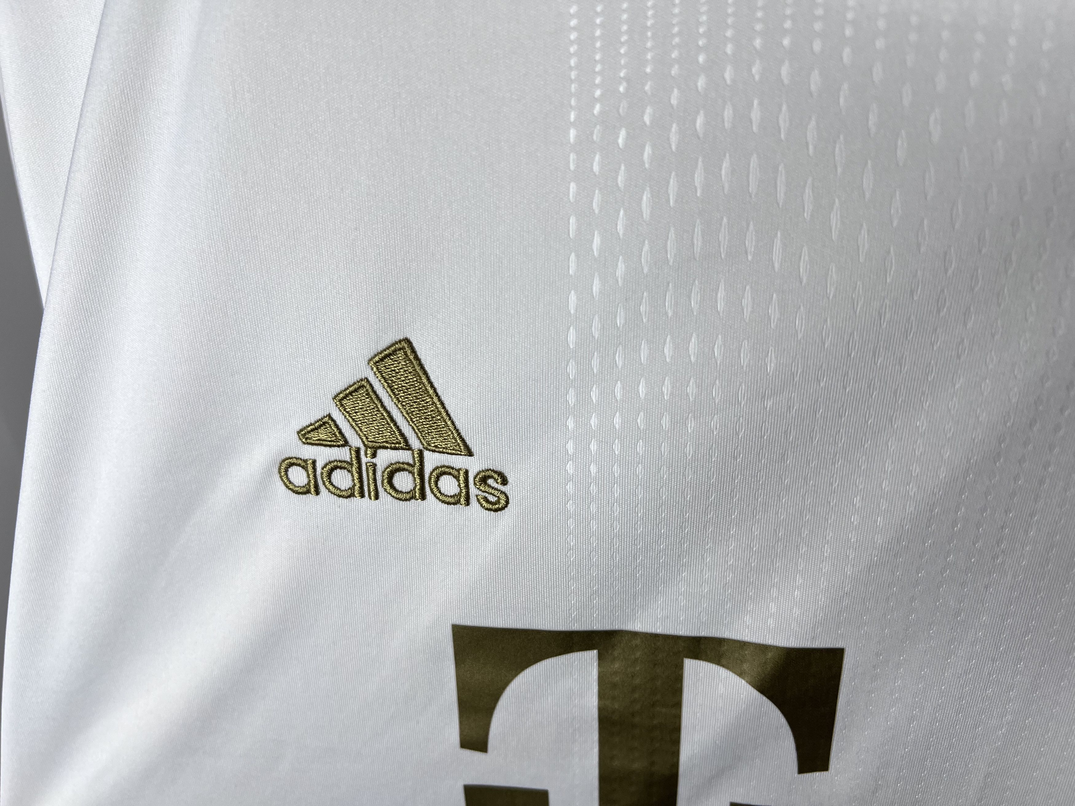 Adidas BAYERN MUNICH 2022 2023 AWAY FOOTBALL SHIRT SOCCER JERSEY Size US XL / EU 56 / 4 - 6 Thumbnail