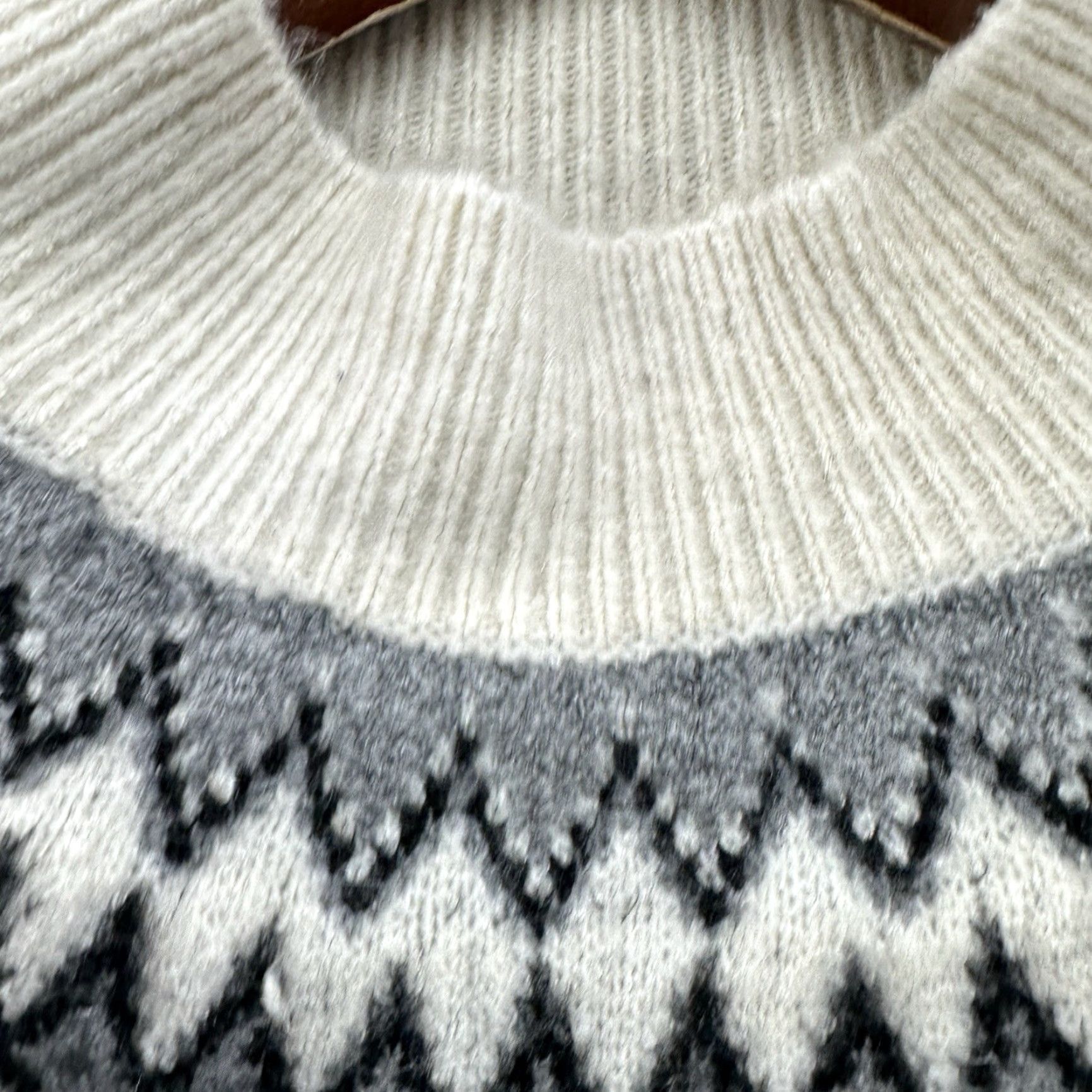 Abercrombie & Fitch Vintage Abercrombie & Fitch Women's Sweater Pullover Fair Isle 90s Knitted Ivory Preppy Size S Size S / US 4 / IT 40 - 7 Thumbnail