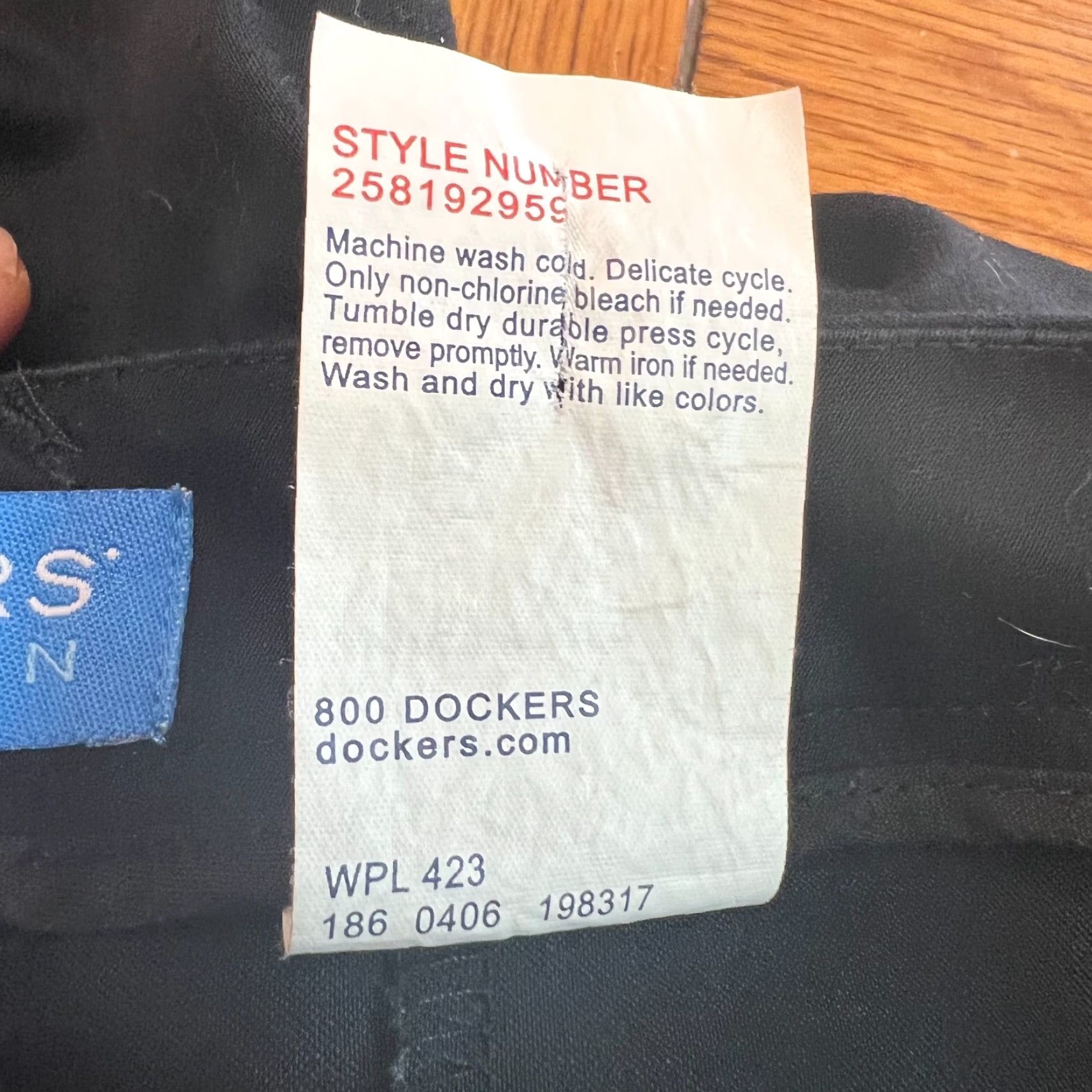 Dockers Dockers Womens Nouveau Fit Cuffed Hem Mid Rise Straight Capri Pants Sz 16 Black Size 38" / US 16 / IT 52 - 5 Thumbnail