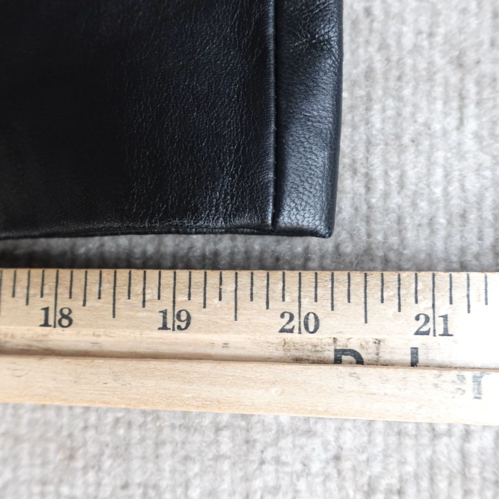 Express VINTAGE Express Womens Skirt 13 Black Solid Pencil Back Lace Leather NEW Y2K Size 34" / US 12 / IT 48 - 4 Thumbnail
