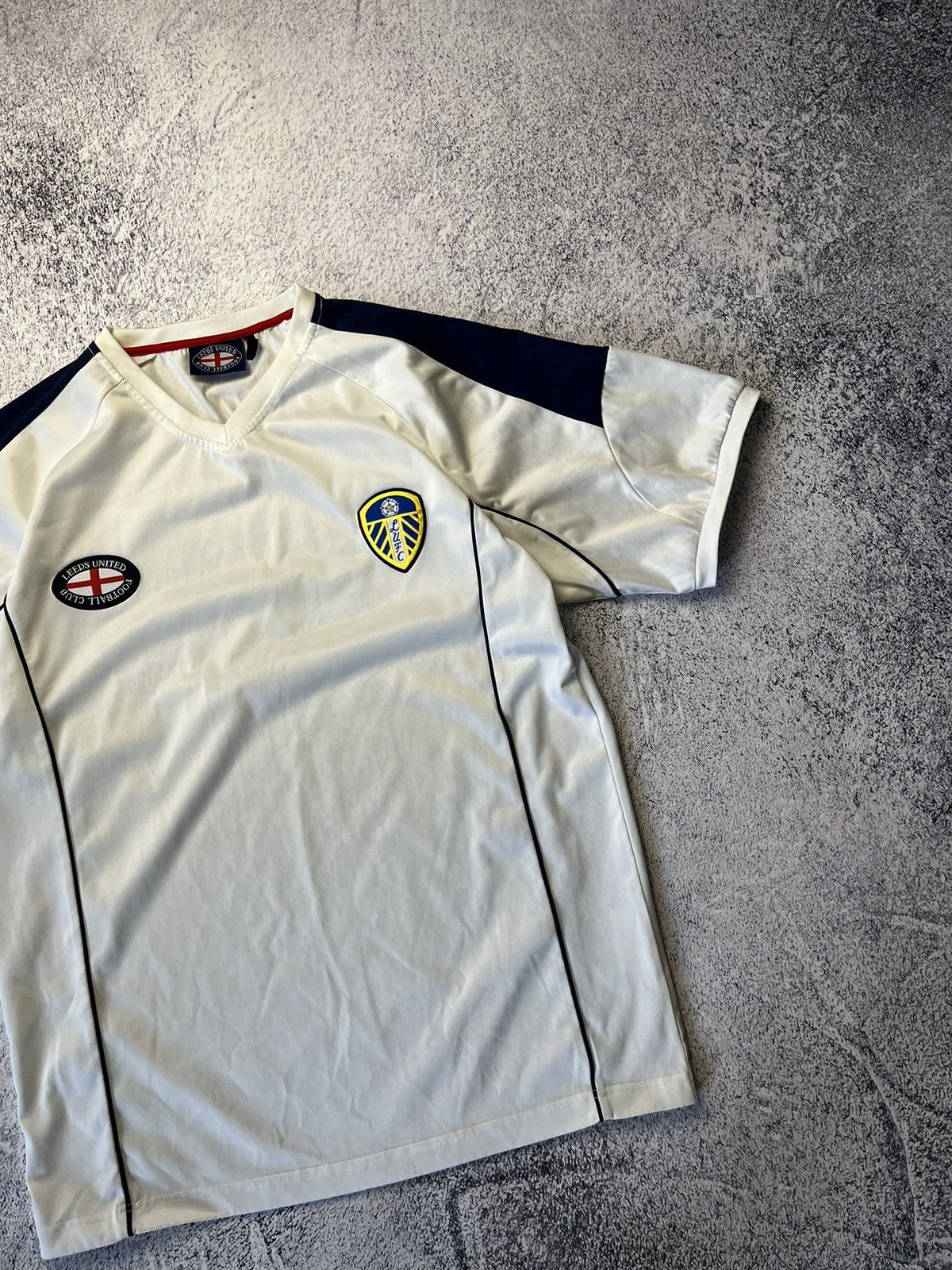 Vintage Mans Vintage LEEDS UNITED Soccer Jersey Y2K Size US S / EU 44-46 / 1 - 4 Thumbnail